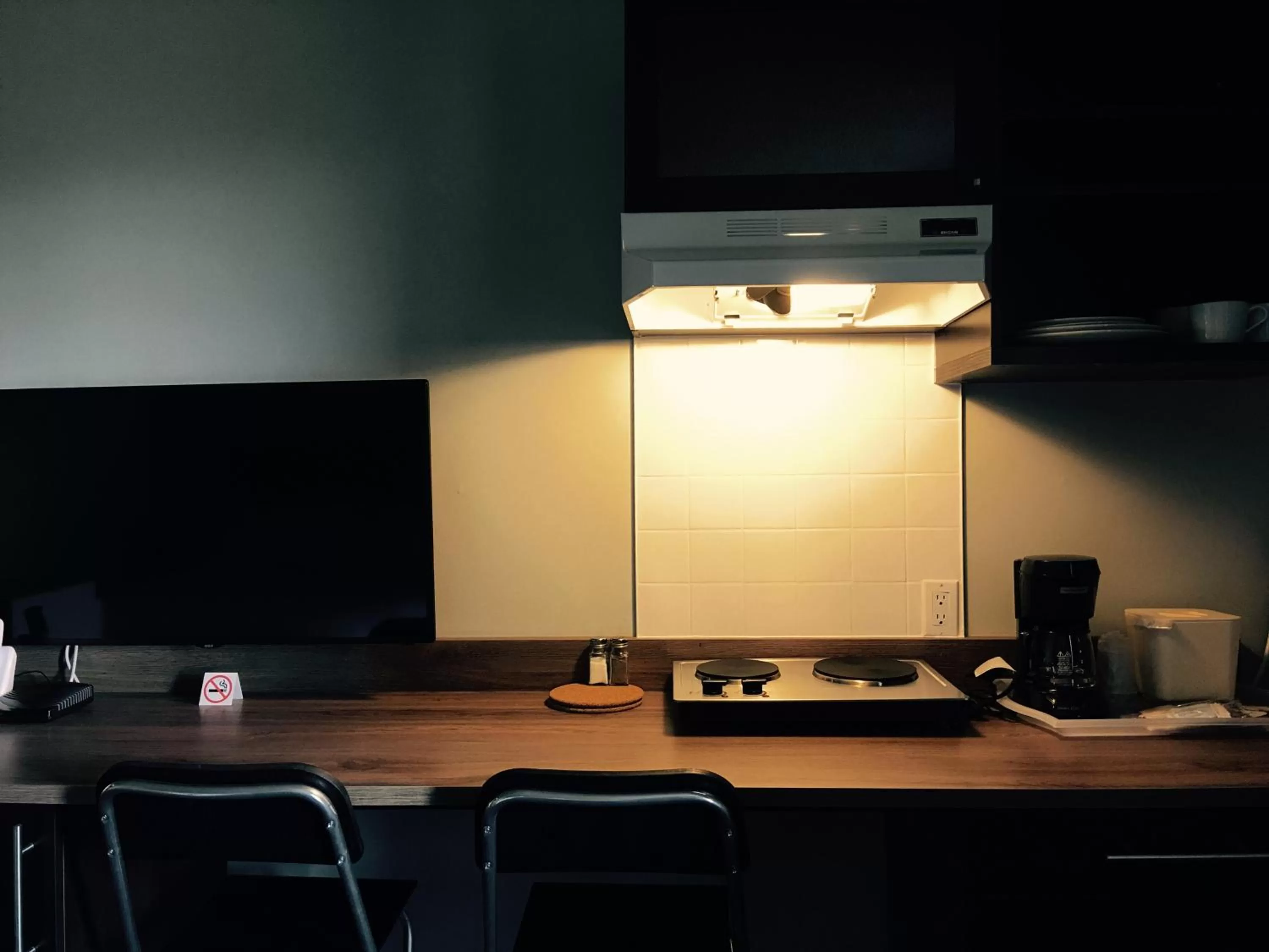 Kitchen or kitchenette in Home Away Inn