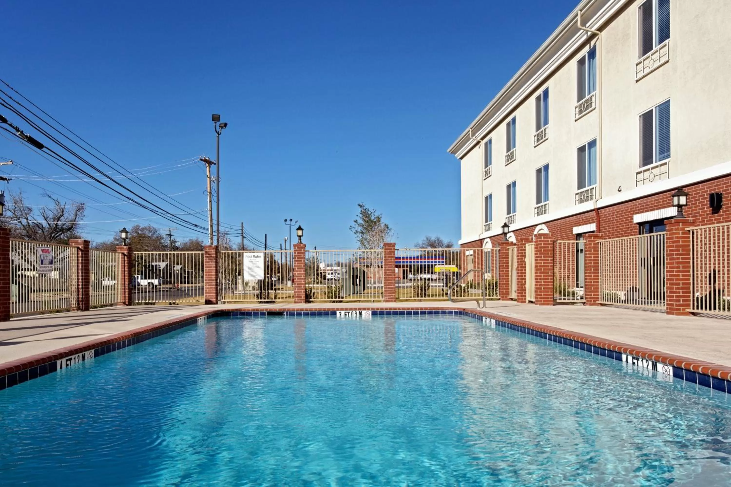 Swimming pool in Holiday Inn Express & Suites Ozona by IHG