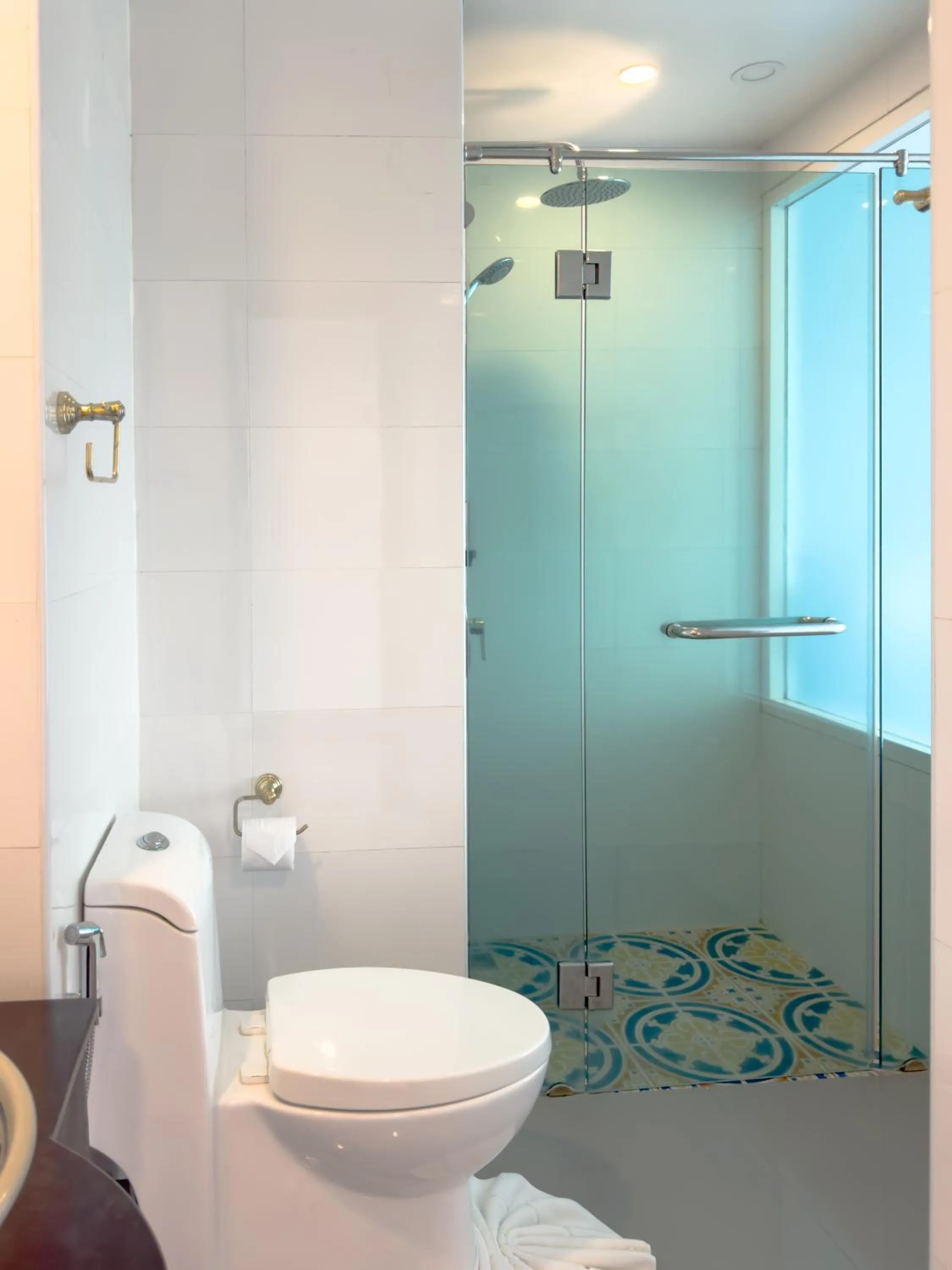 Shower in Grand Supicha City Hotel