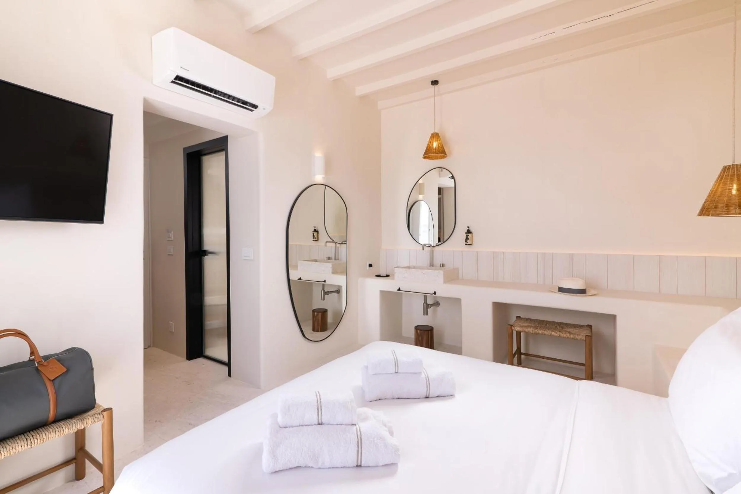 Photo of the whole room, Bed in Porto Mykonos