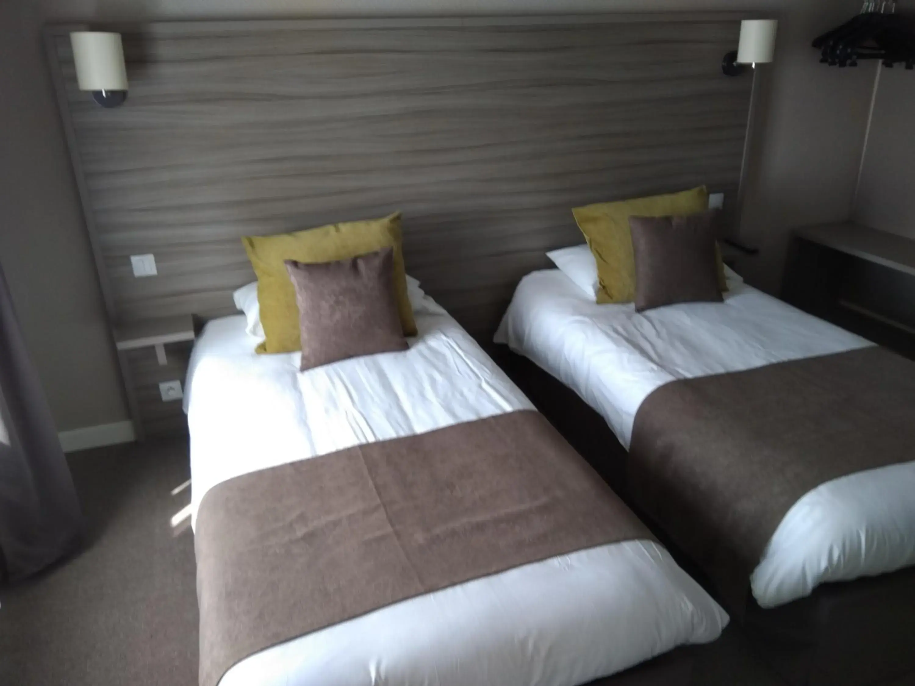 Twin Room in Hotel Henri IV Twin Room in Hotel Henri IV