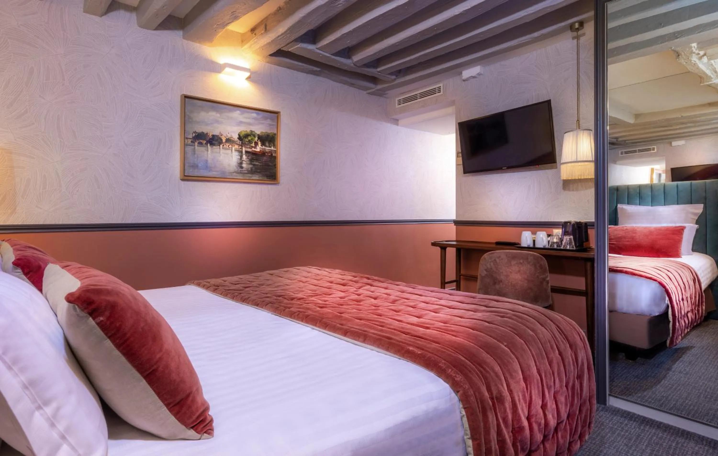 Bedroom, Bed in Dauphine Saint Germain