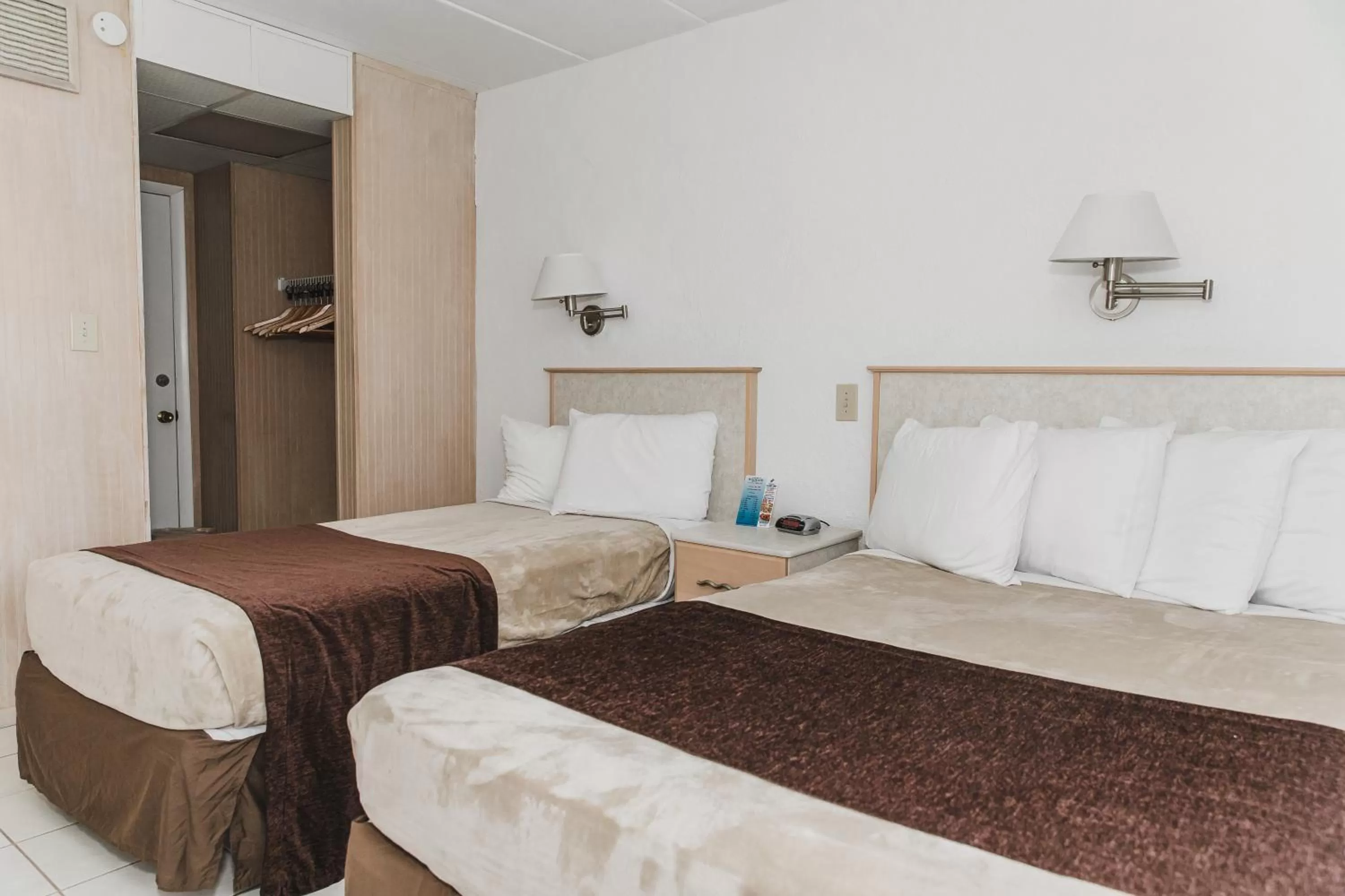 Bed in Heart of Wildwood Motel