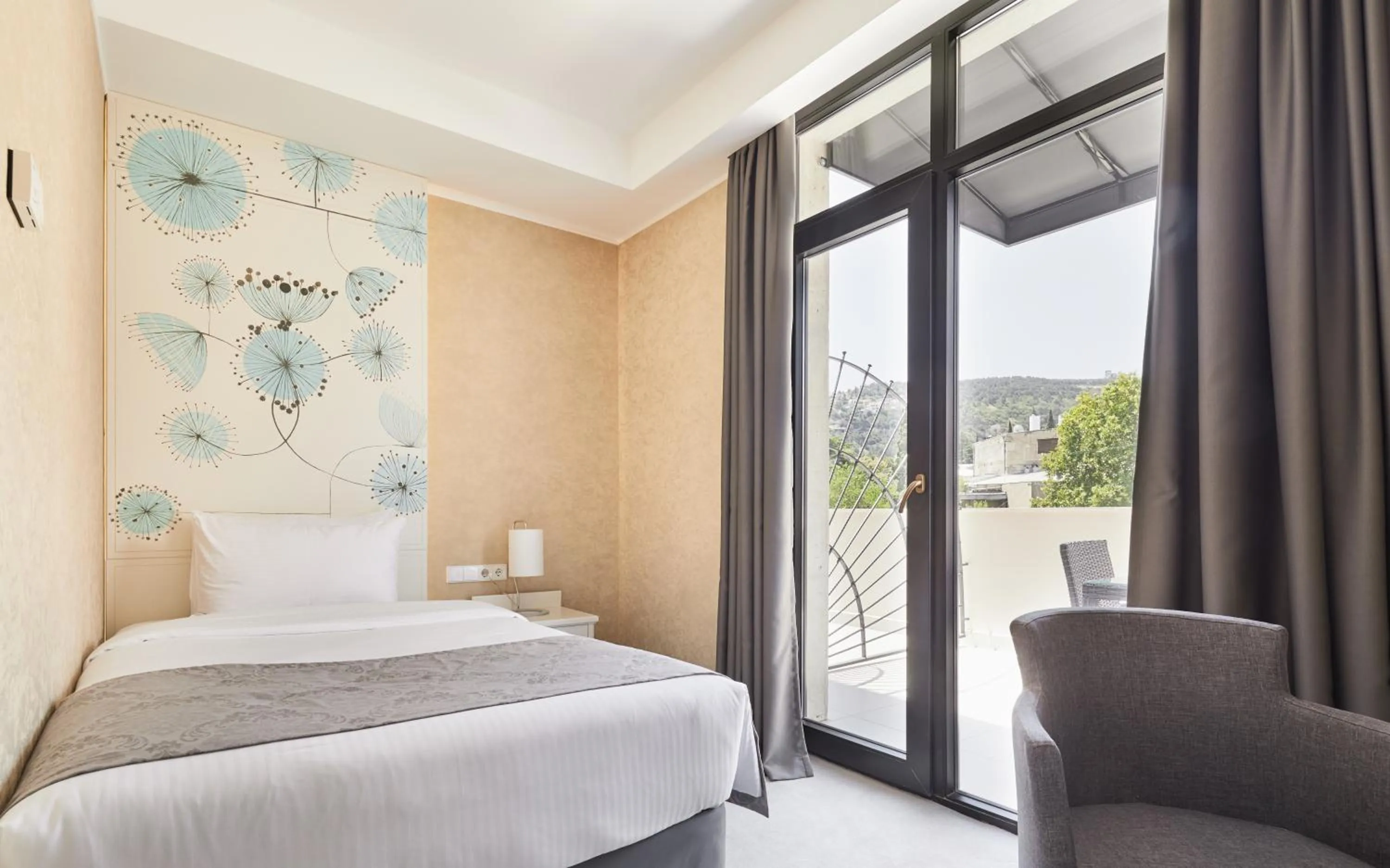 Bedroom, Bed in Gallery Palace Hotel