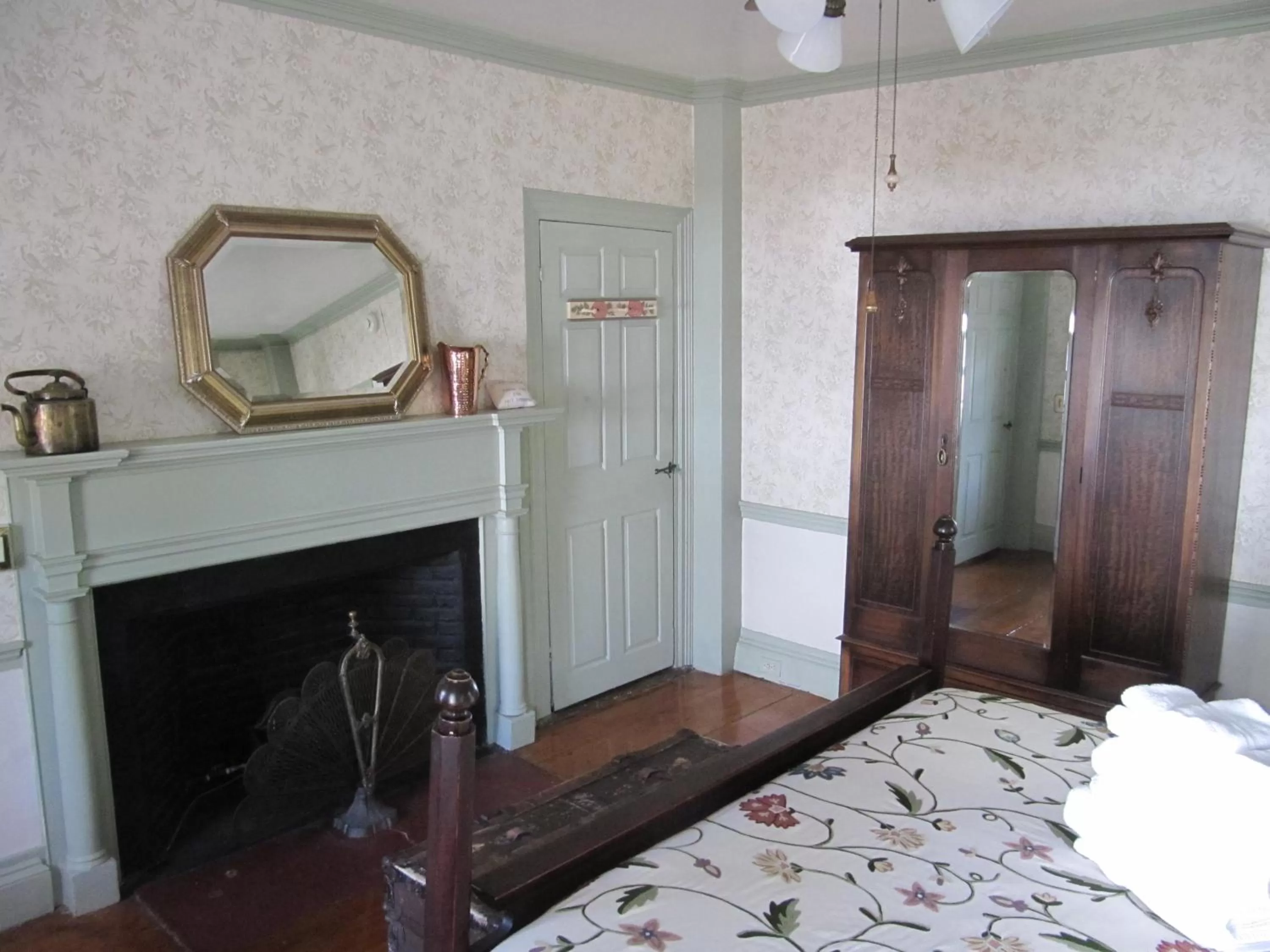 Decorative detail, Bed in William's Grant Inn Bed and Breakfast