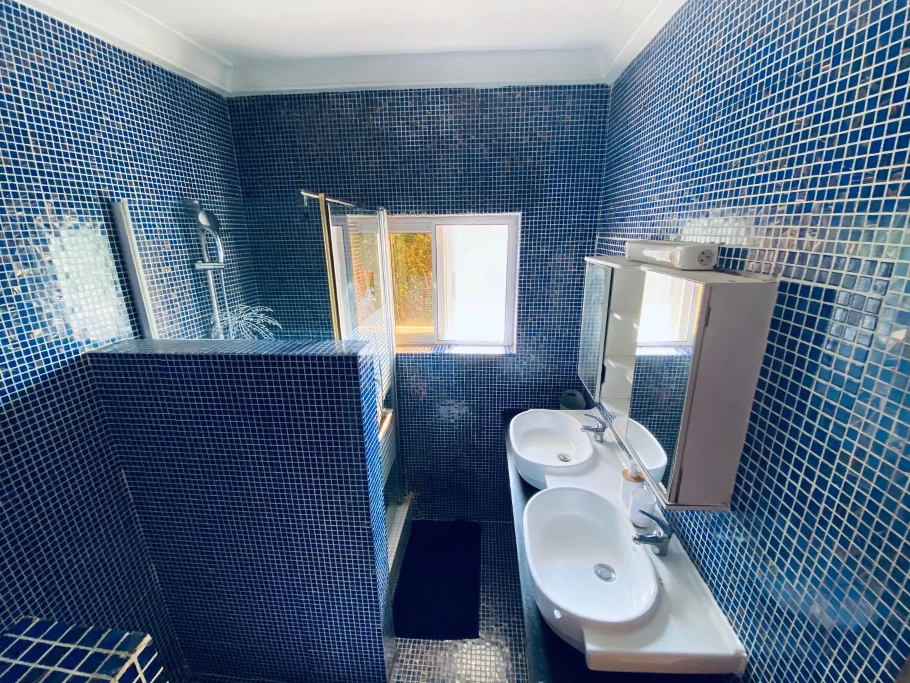 Bathroom in L'Oasis Guesthouse