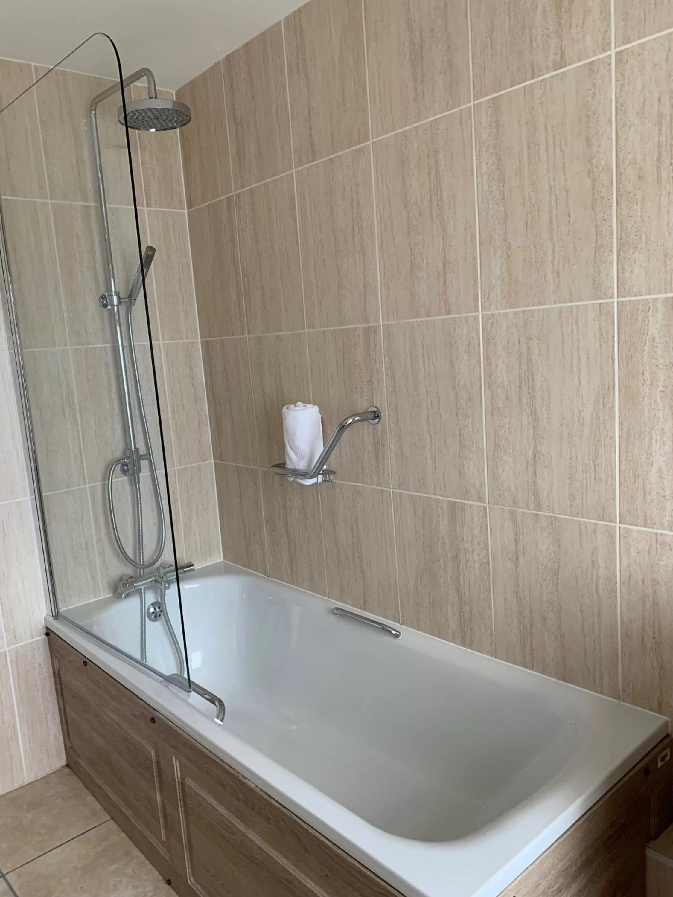 Shower in Cumberland Hotel - OCEANA COLLECTION