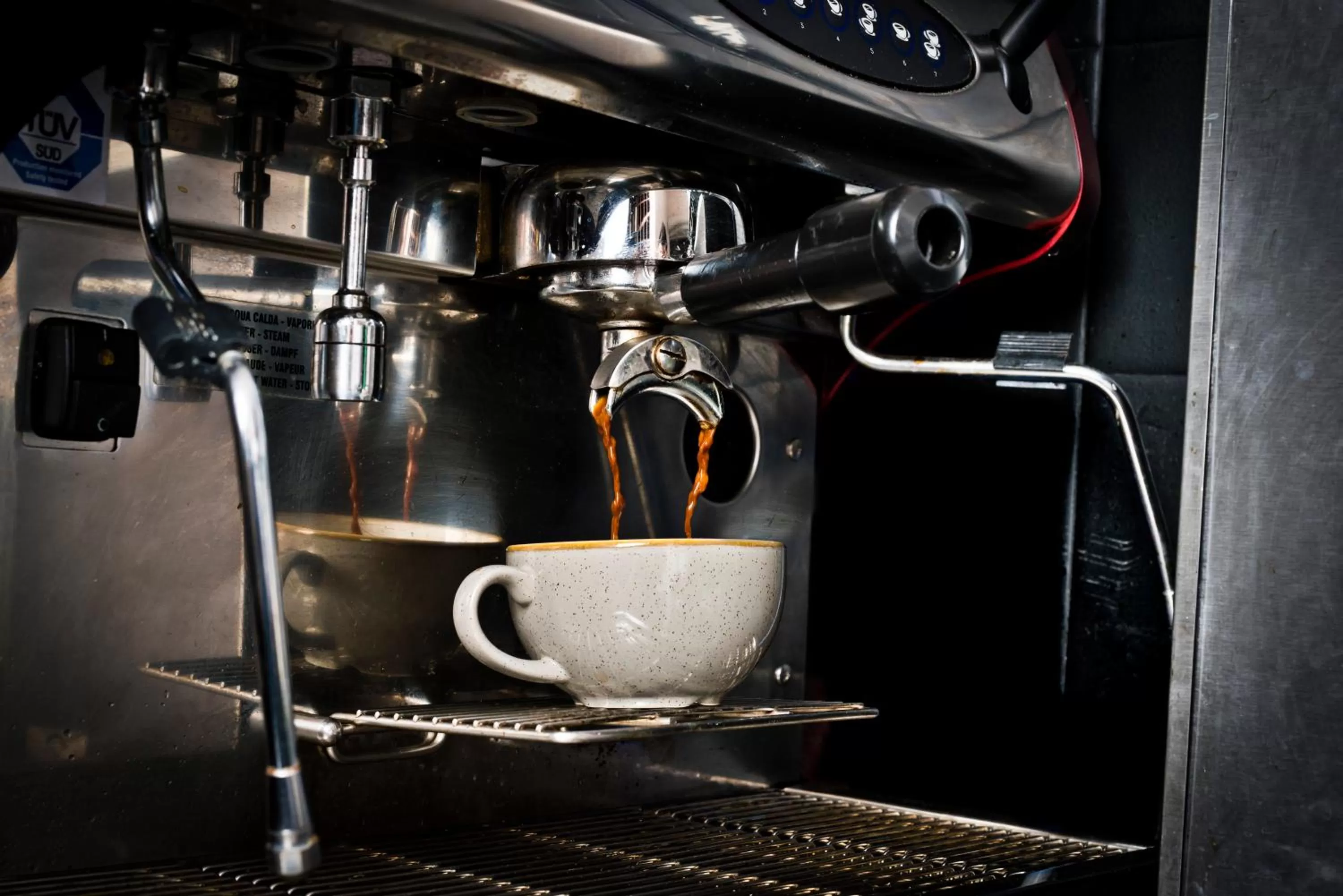 Lounge or bar in voco Oxford Spires by IHG