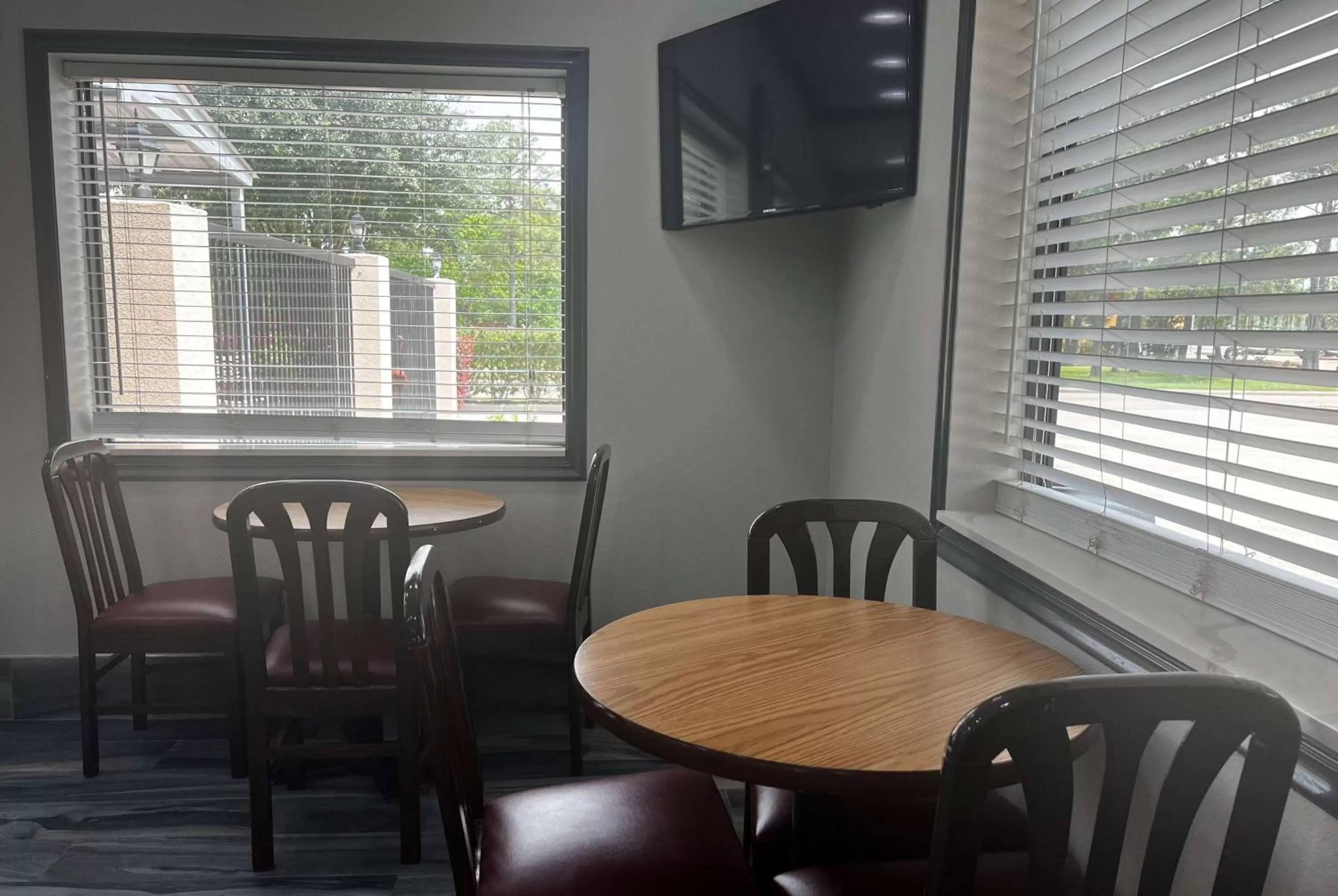 Lobby or reception in Super 8 by Wyndham Pasadena