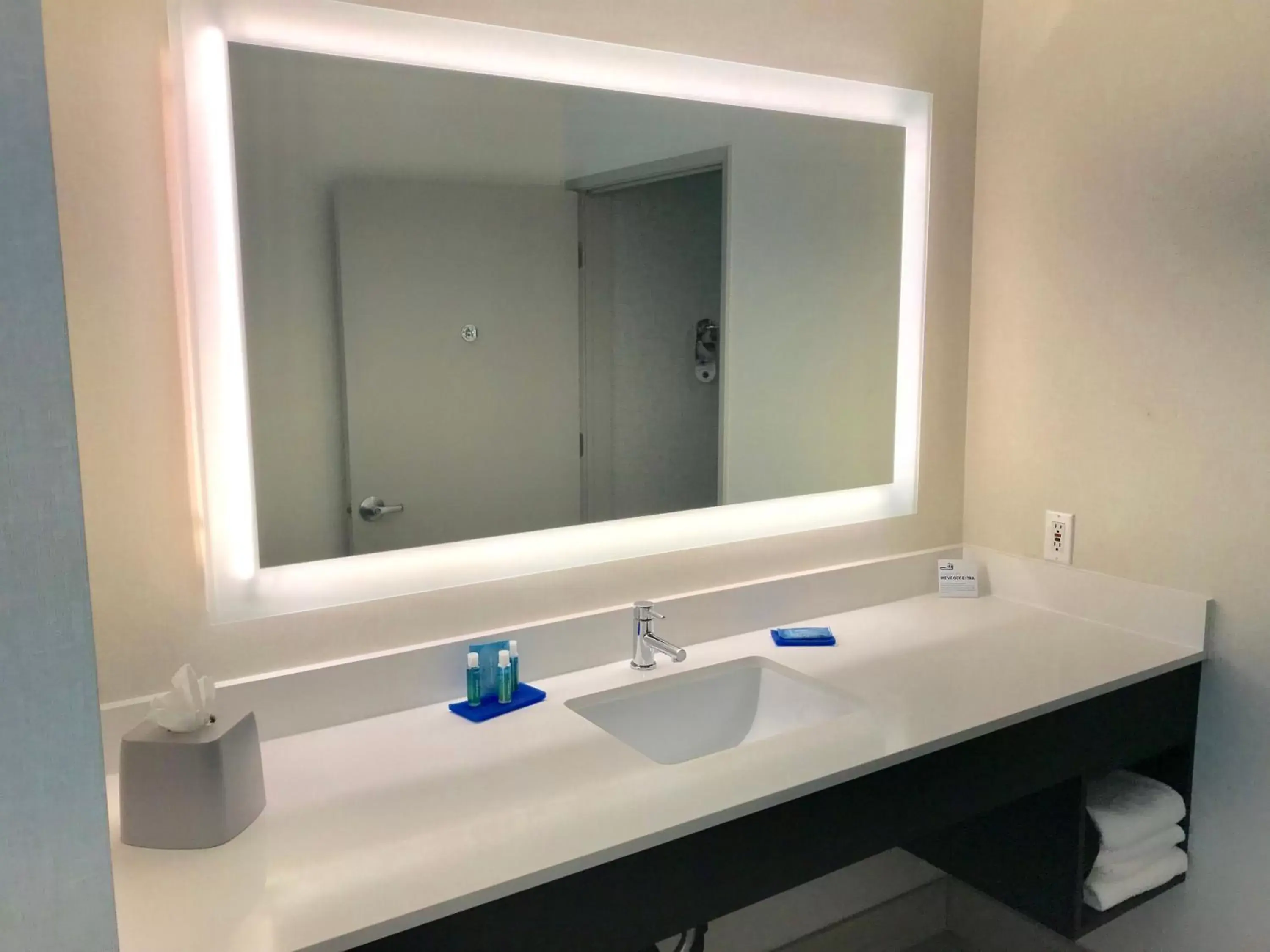 One-Bedroom King Suite - Disability Access in Holiday Inn Express & Suites Tracy by IHG One-Bedroom King Suite - Disability Access in Holiday Inn Express & Suites Tracy by IHG