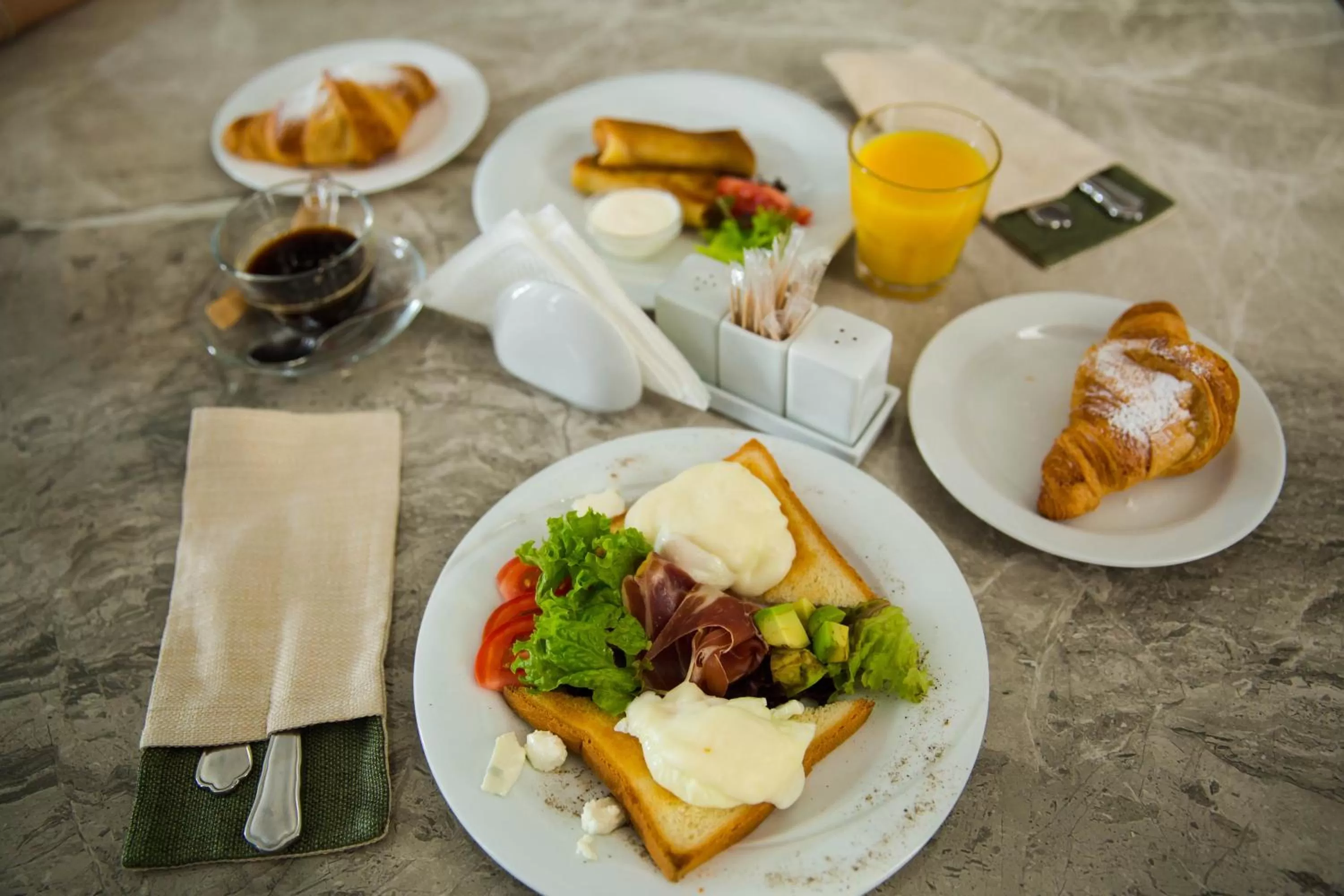 Breakfast in Hotel "Mandarin Clubhouse"