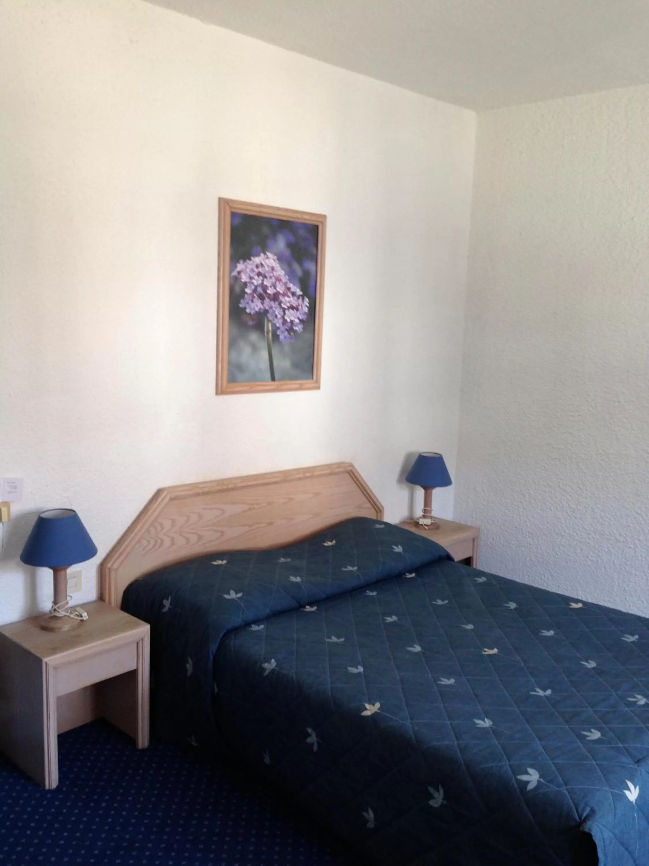 Bedroom, Bed in Hôtel de La Poste