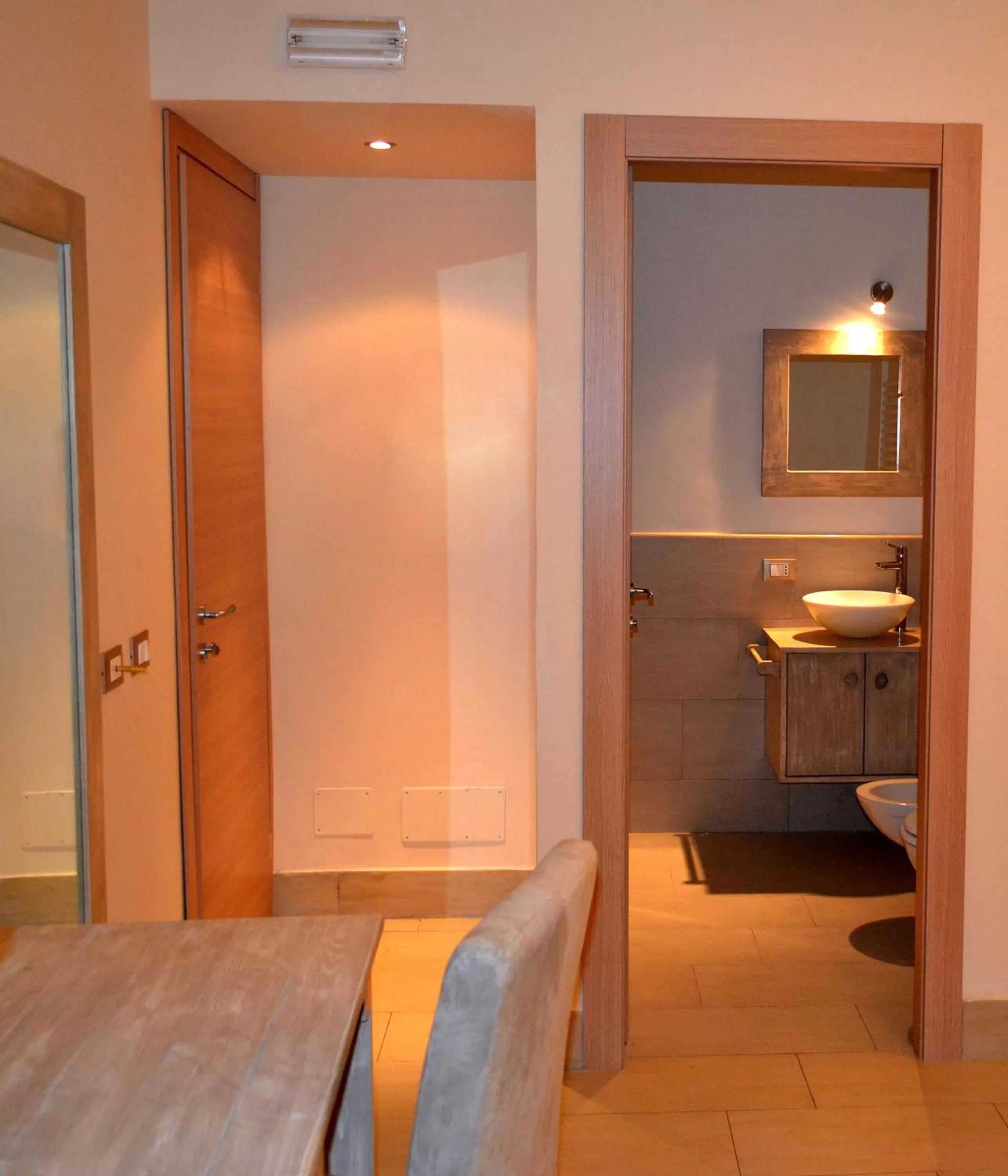 Shower, Bed in Fiumicino Airport B&B Deluxe