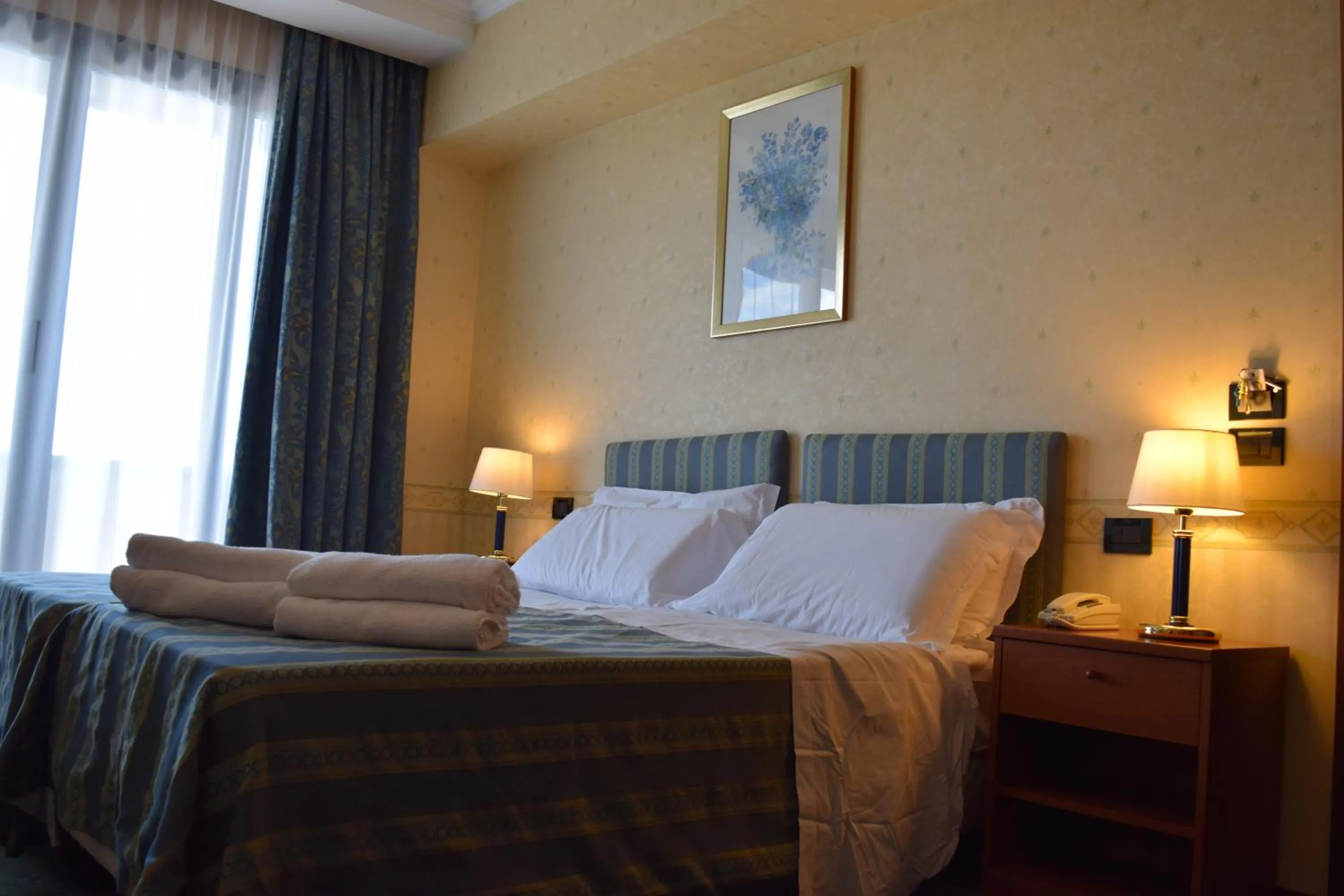 Bedroom, Bed in Hotel President Pomezia