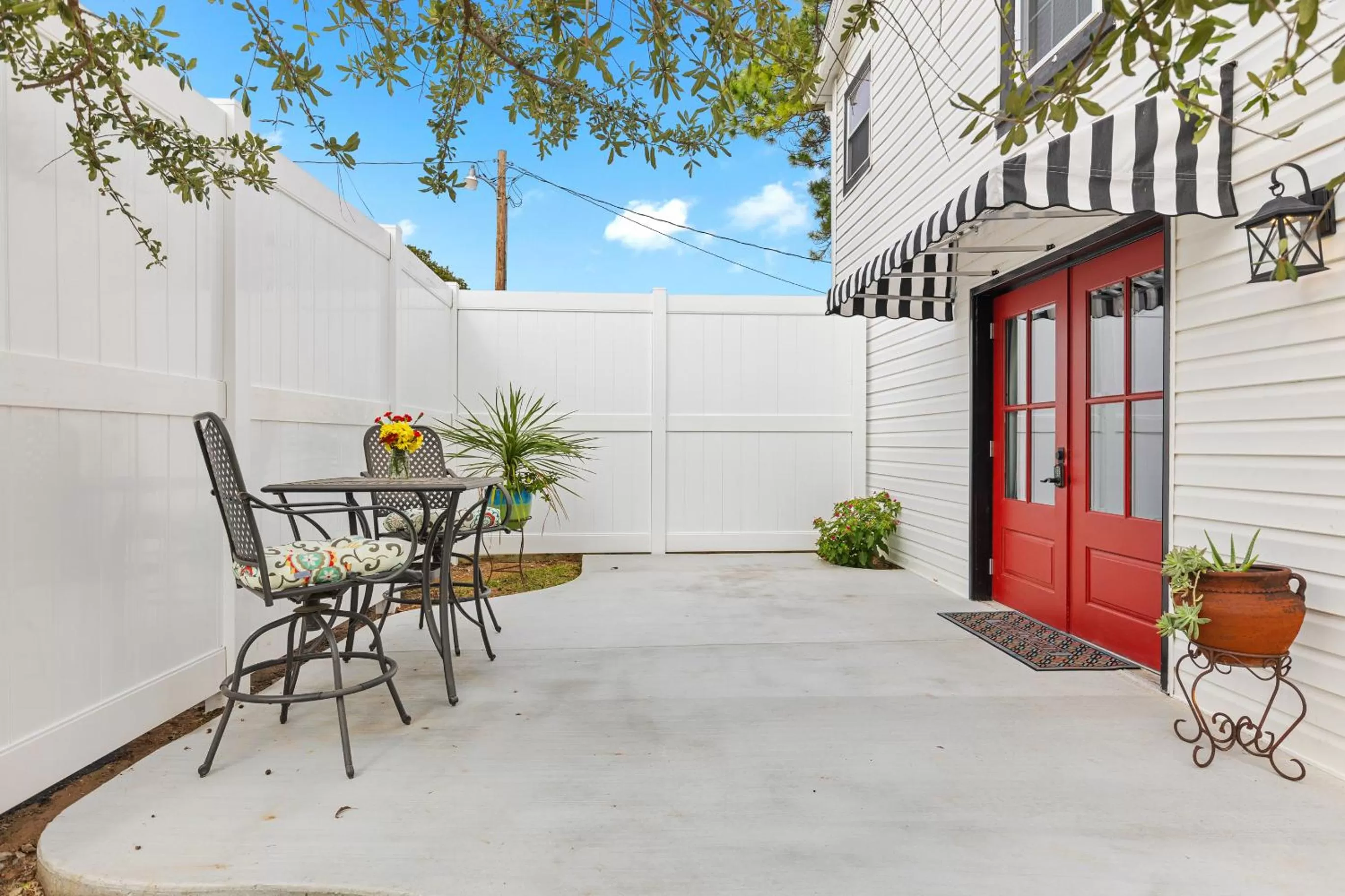 Patio in The Old Liberty Schoolhouse