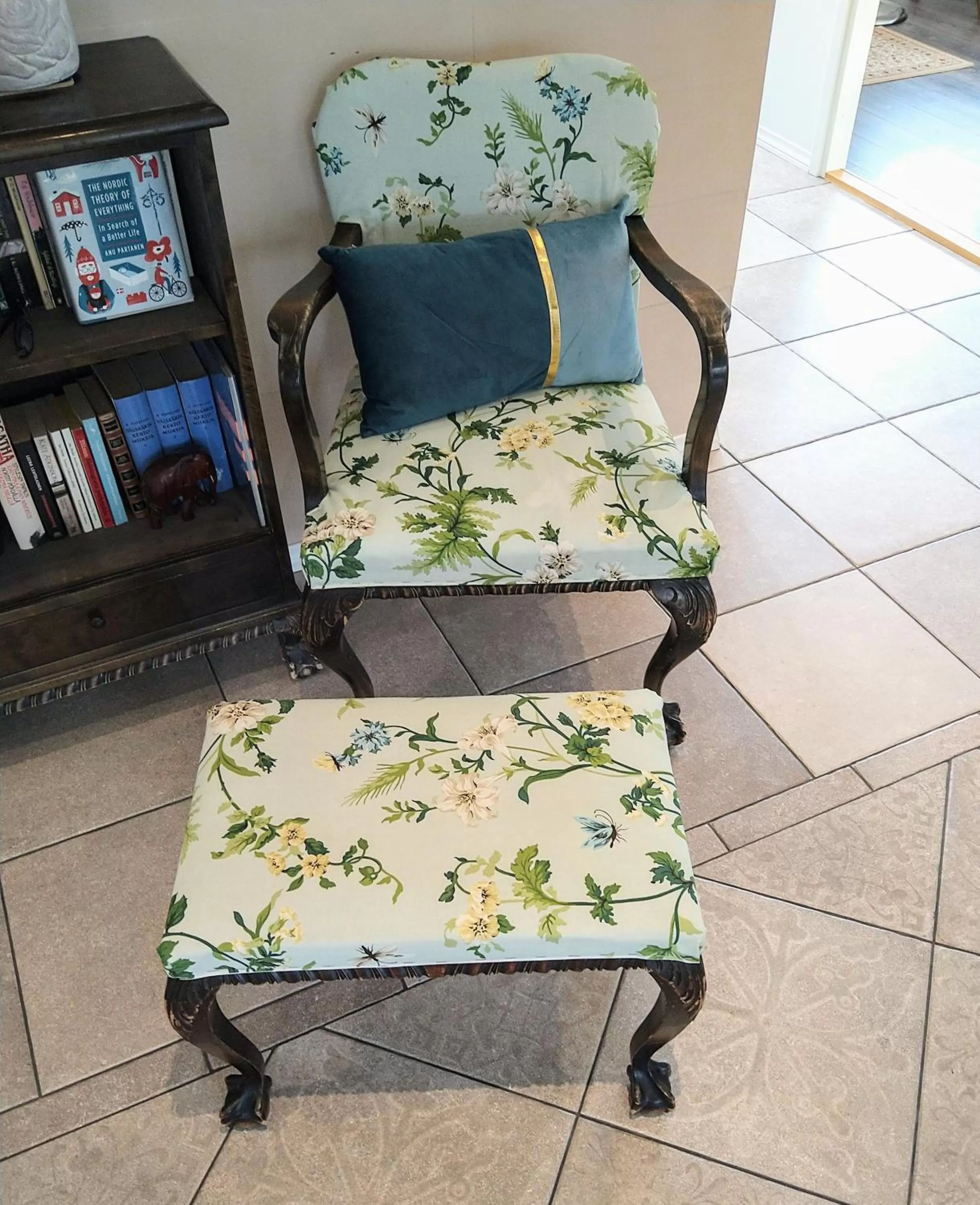 Communal lounge/ TV room in Villa Jokivarsi Bed & Breakfast