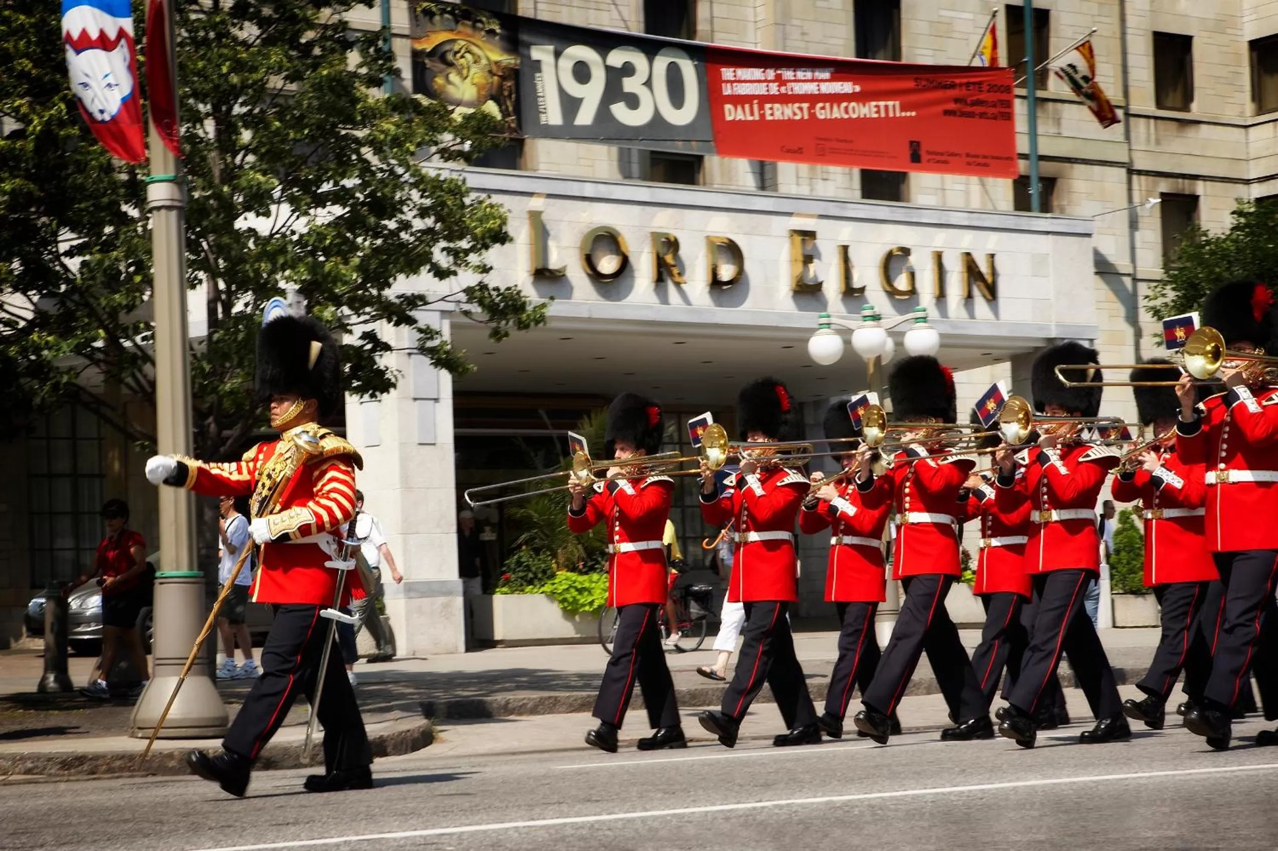 Facade/entrance in Lord Elgin Hotel