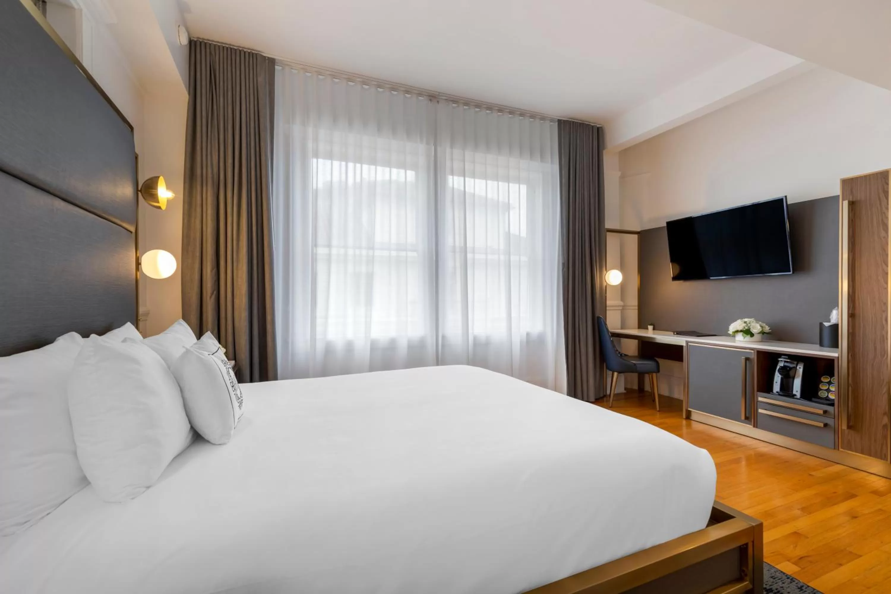 Bedroom, Bed in Hotel Gibbs Downtown Riverwalk