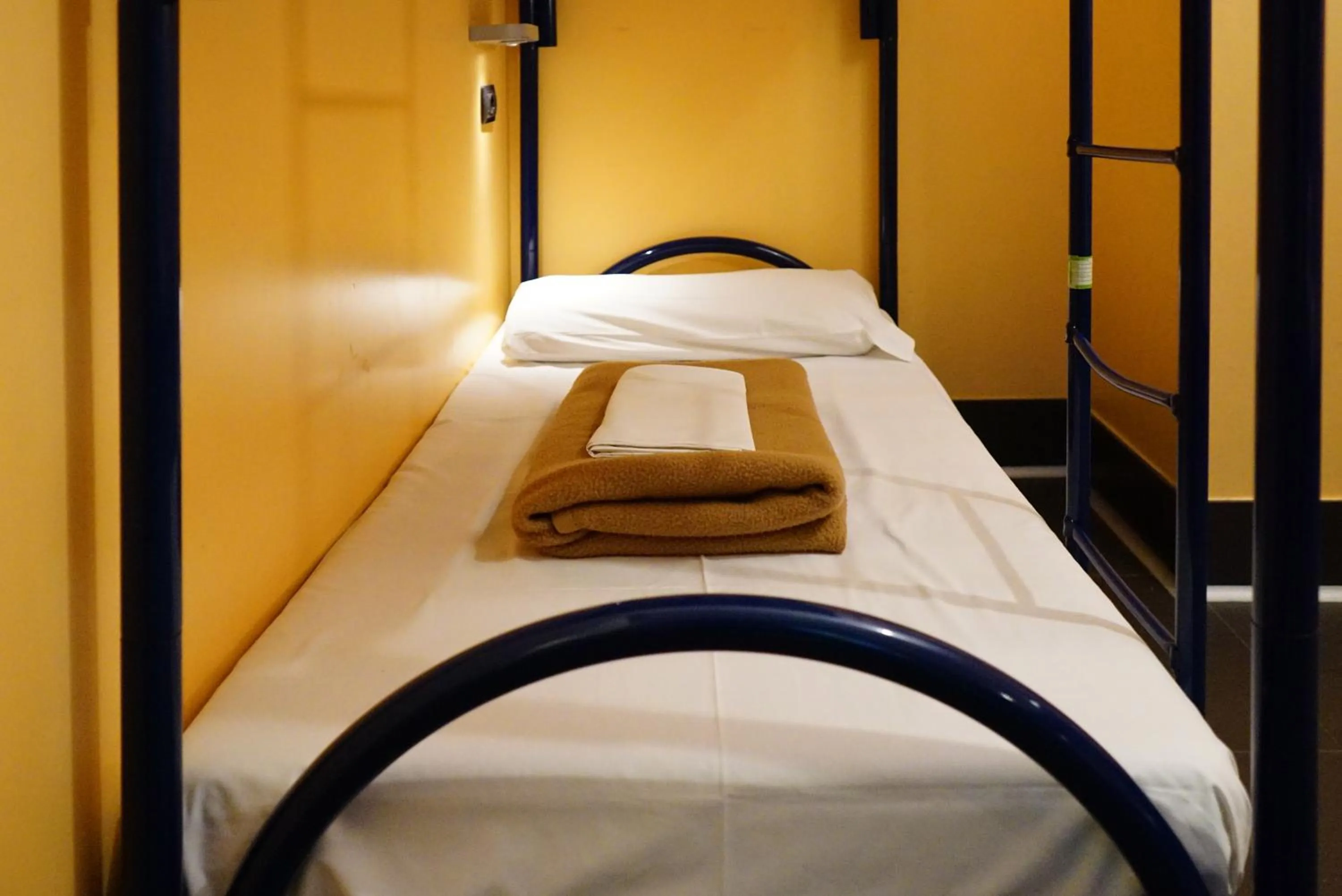 bunk bed, Bed in Hi! Ostello Milano