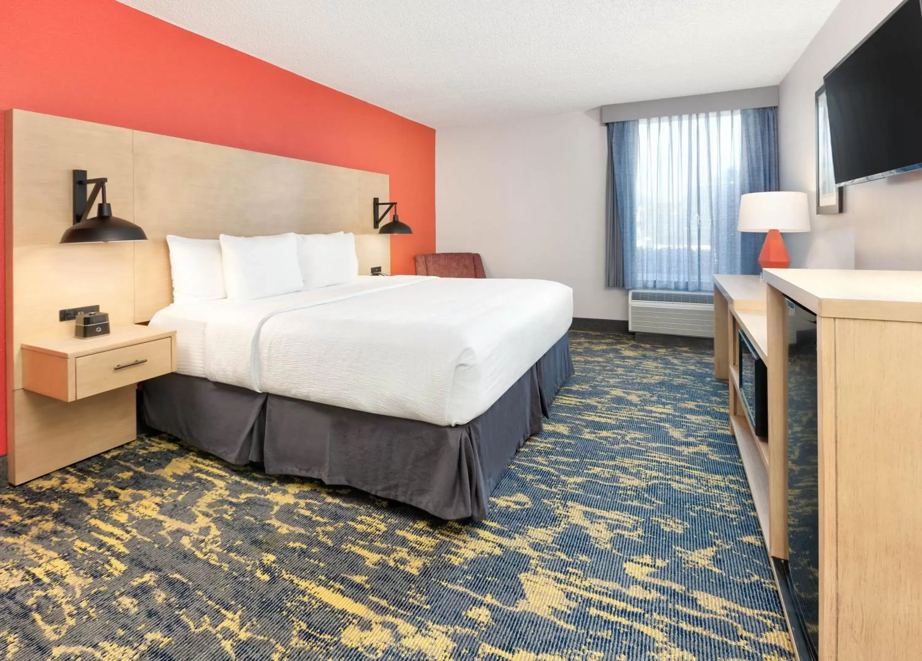 Executive King Room in La Quinta by Wyndham Dallas - Las Colinas Executive King Room in La Quinta by Wyndham Dallas - Las Colinas