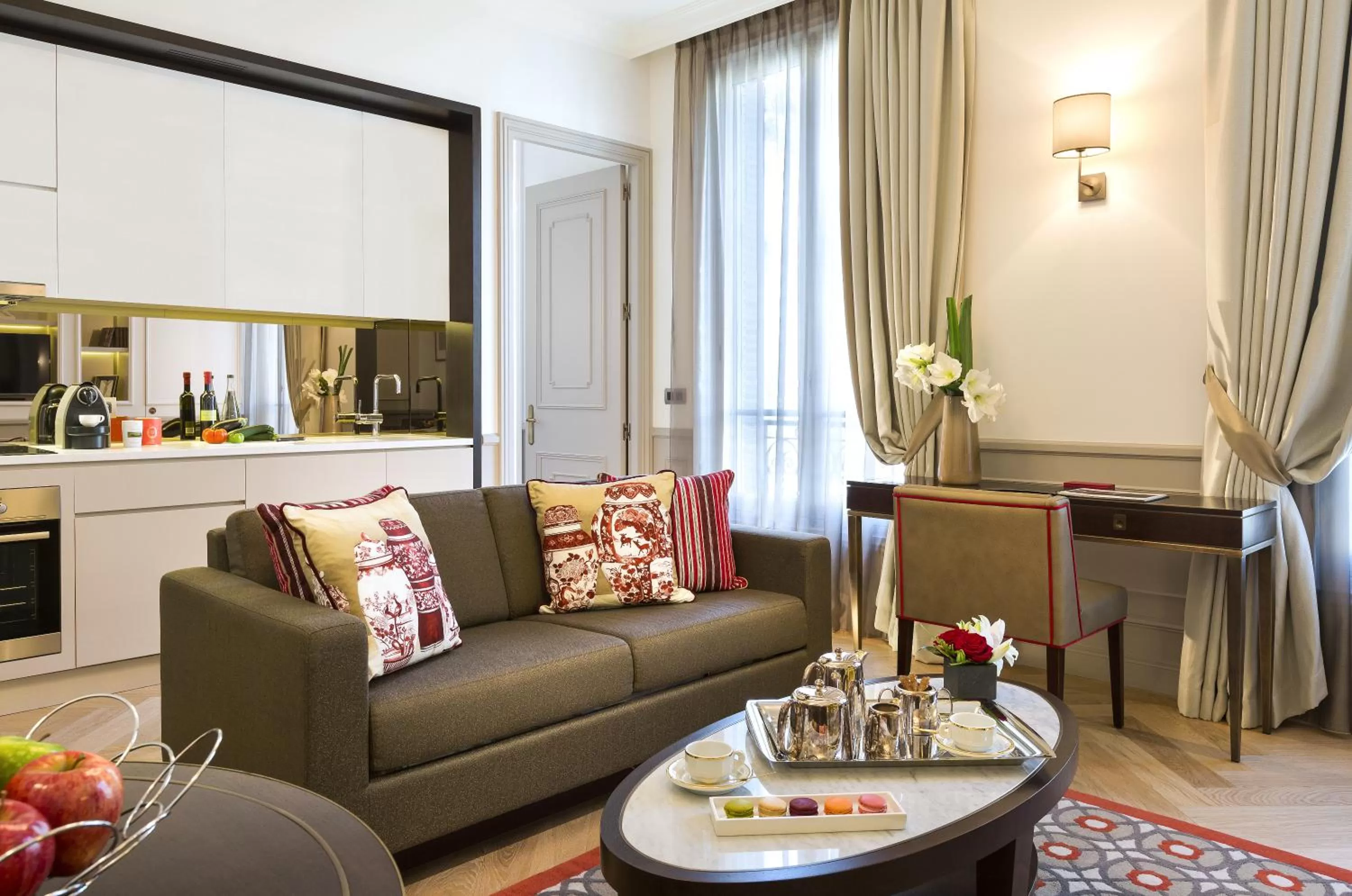 Deluxe One-Bedroom Apartment in La Clef Tour Eiffel Paris by The Crest Collection