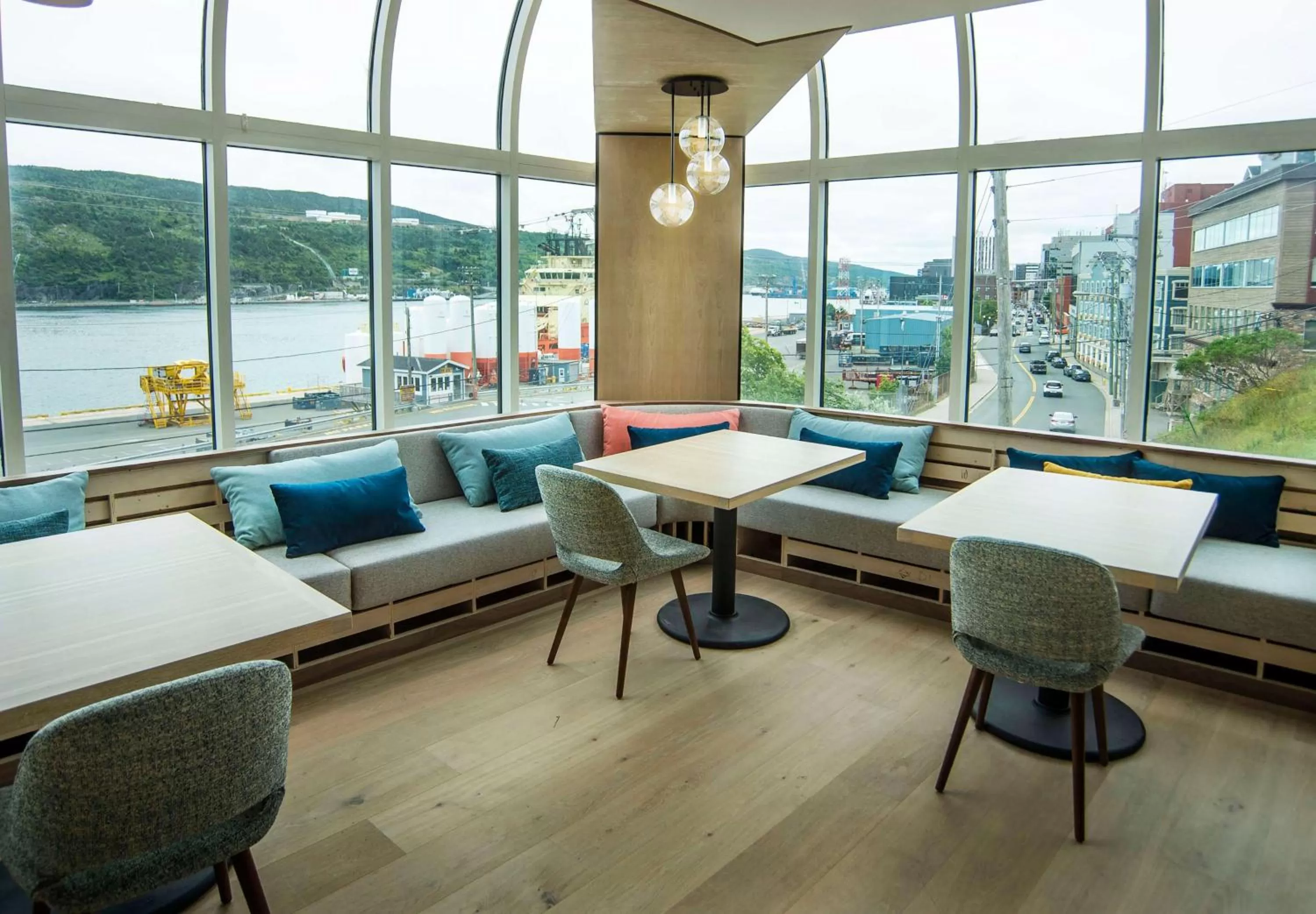 Restaurant/places to eat in DoubleTree by Hilton St. John's Harbourview