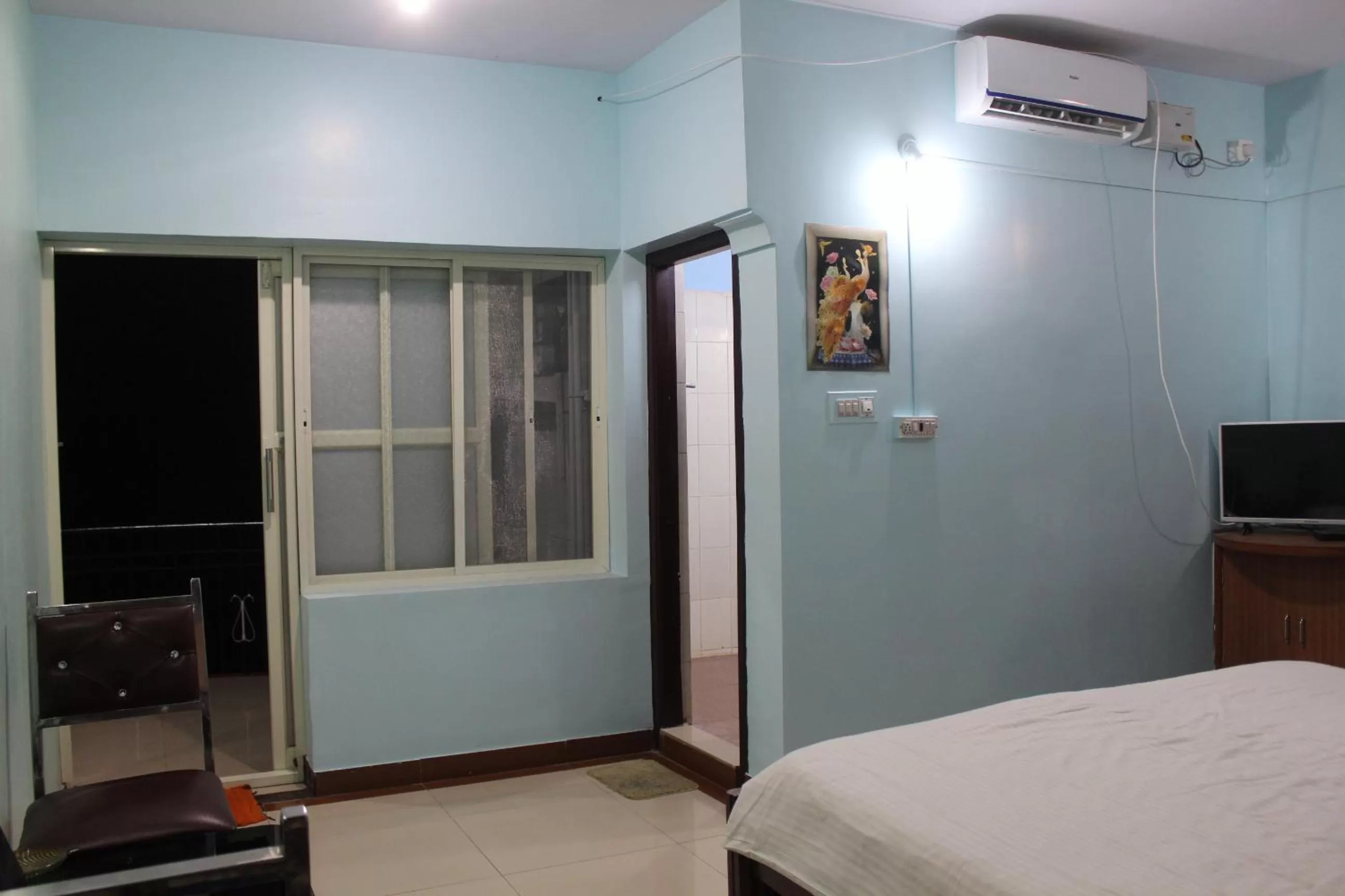 Photo of the whole room, TV/Entertainment Center in Greenwood Resort