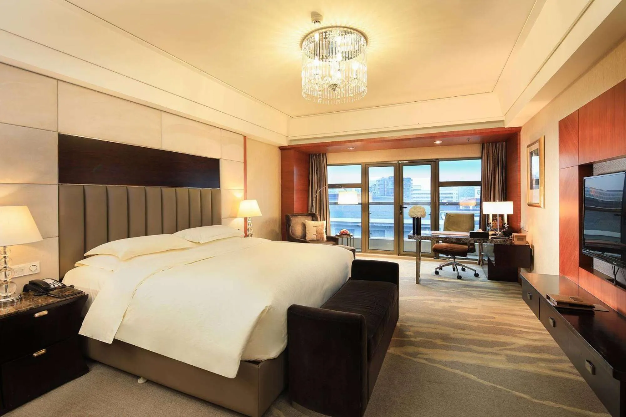 Photo of the whole room, Bed in Wyndham Grand Plaza Royale Hangzhou