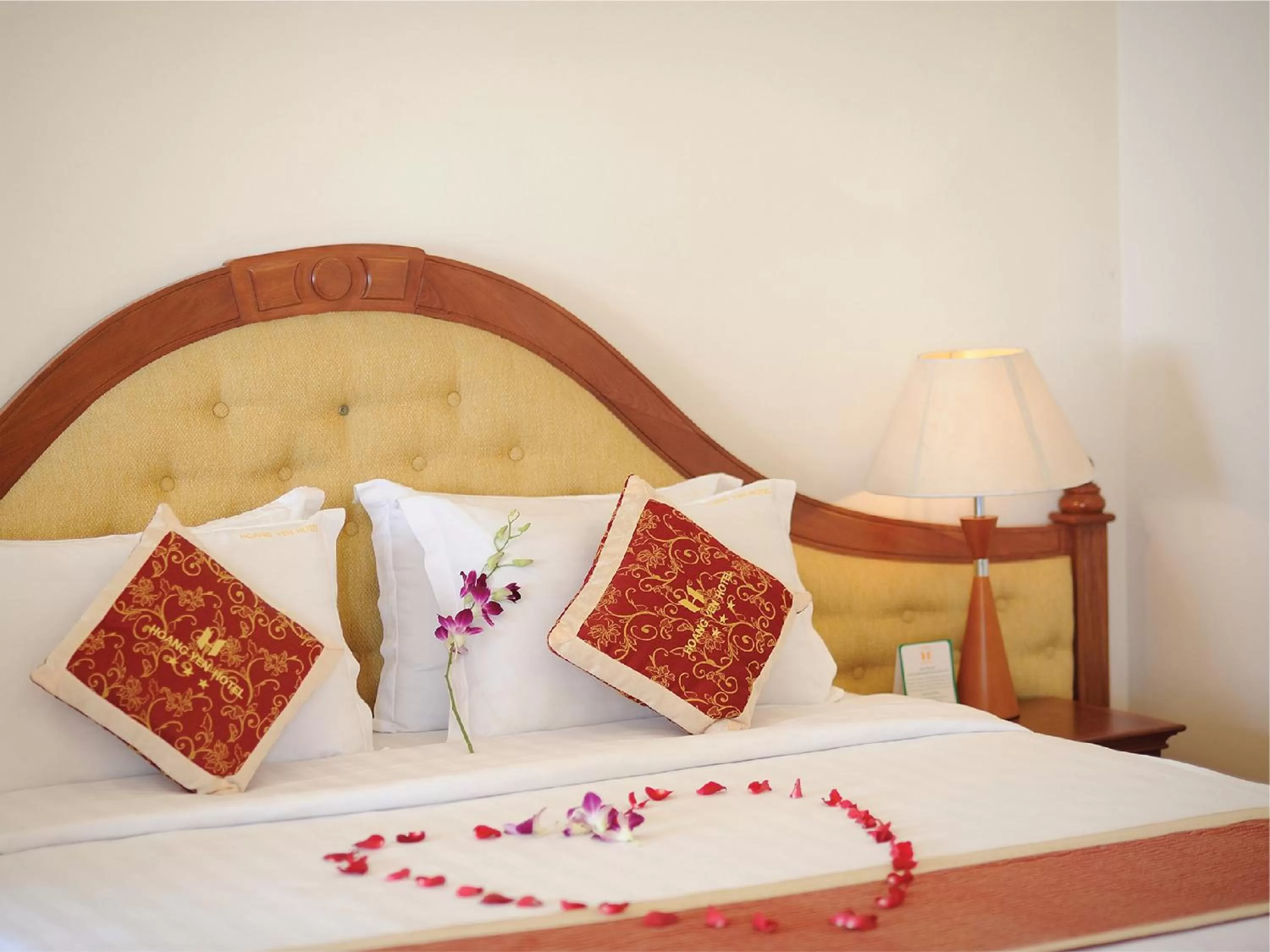 Photo of the whole room, Bed in Hoang Yen Hotel