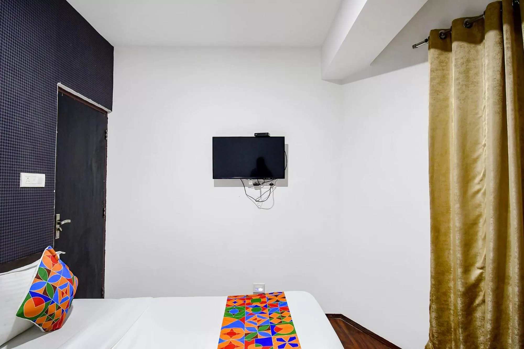 TV and multimedia, TV/Entertainment Center in FabHotel Snoopy