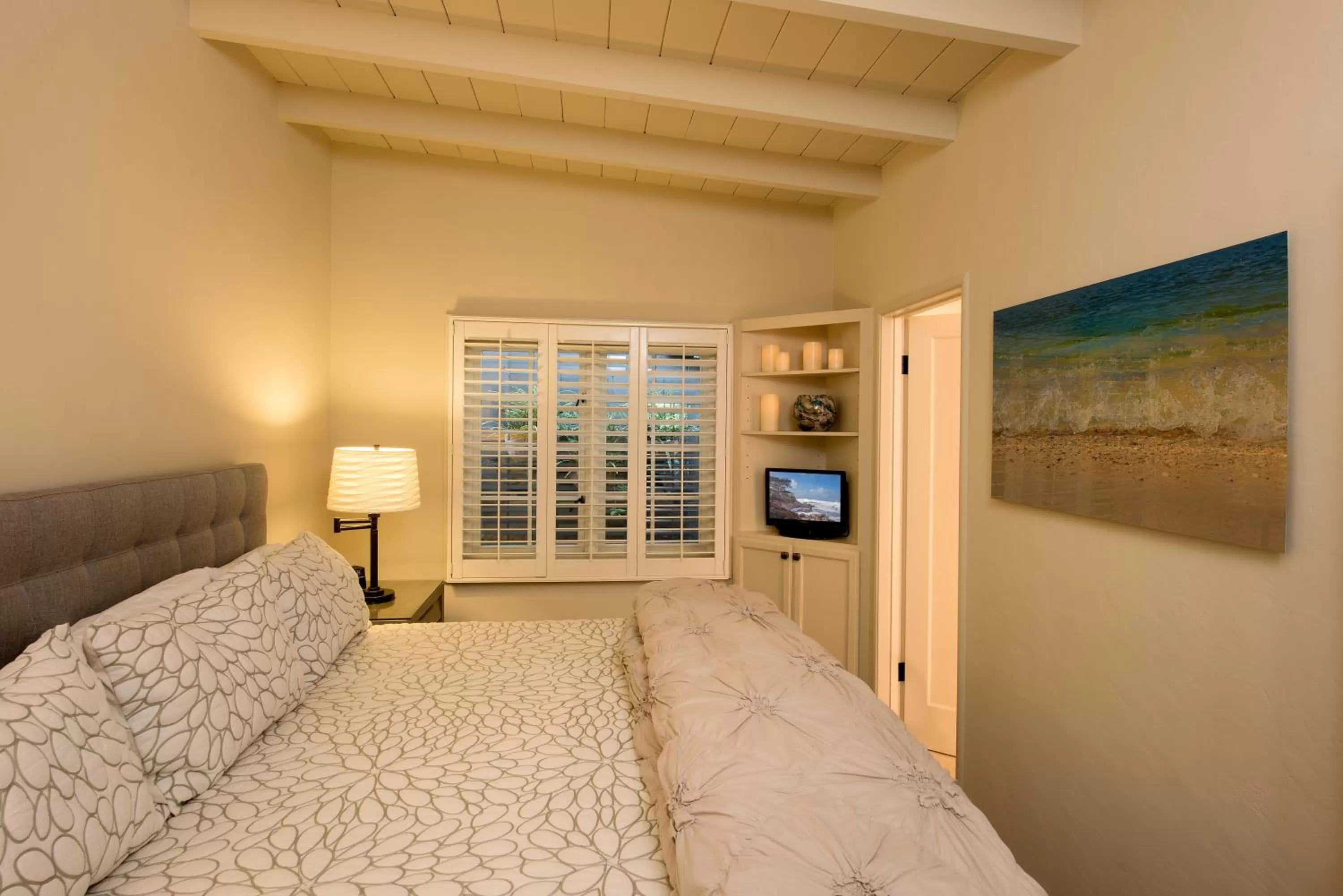 Bed in Carmel Country Inn