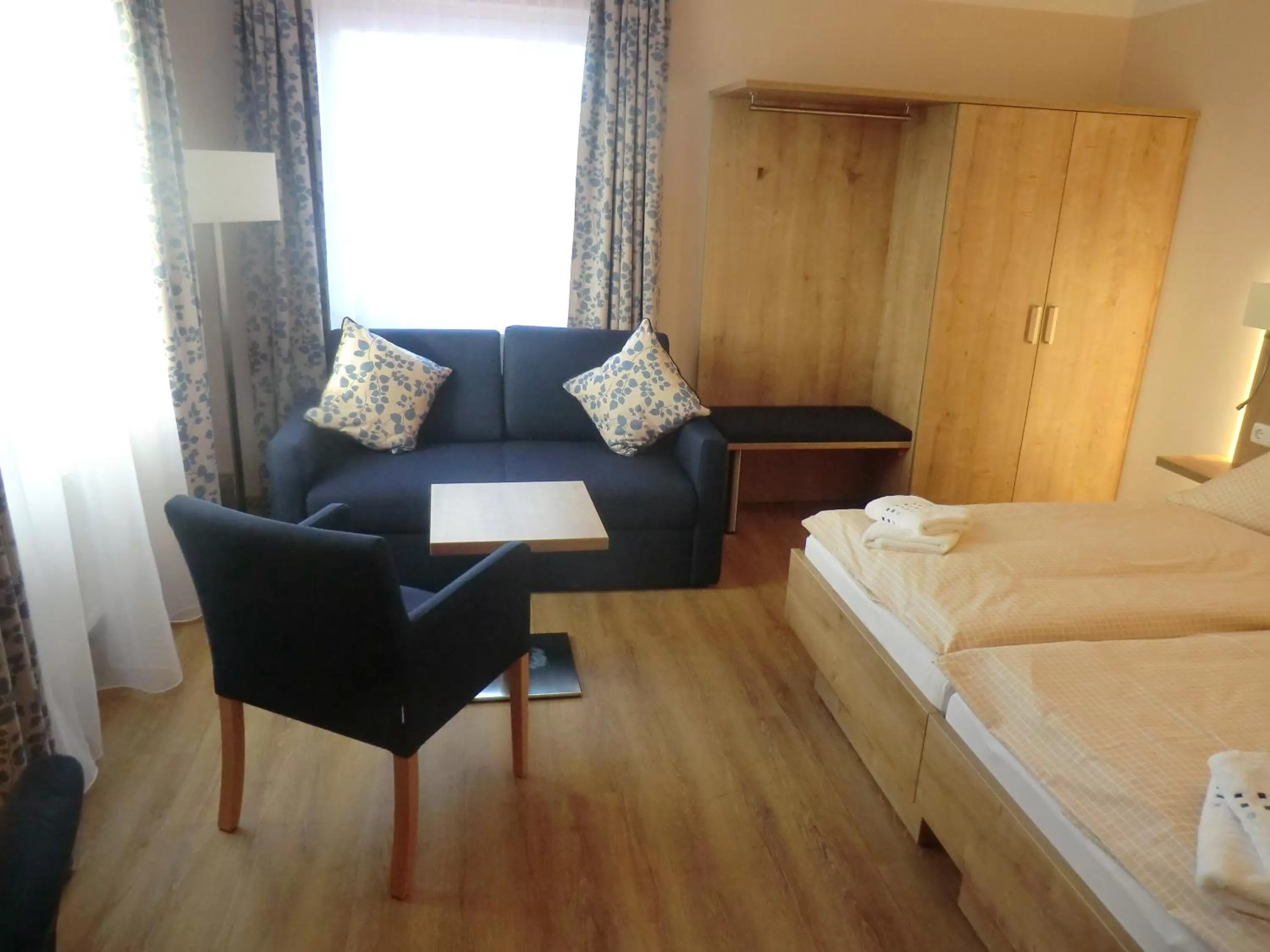 Photo of the whole room, Bed in Hotel Pension Am Hafen