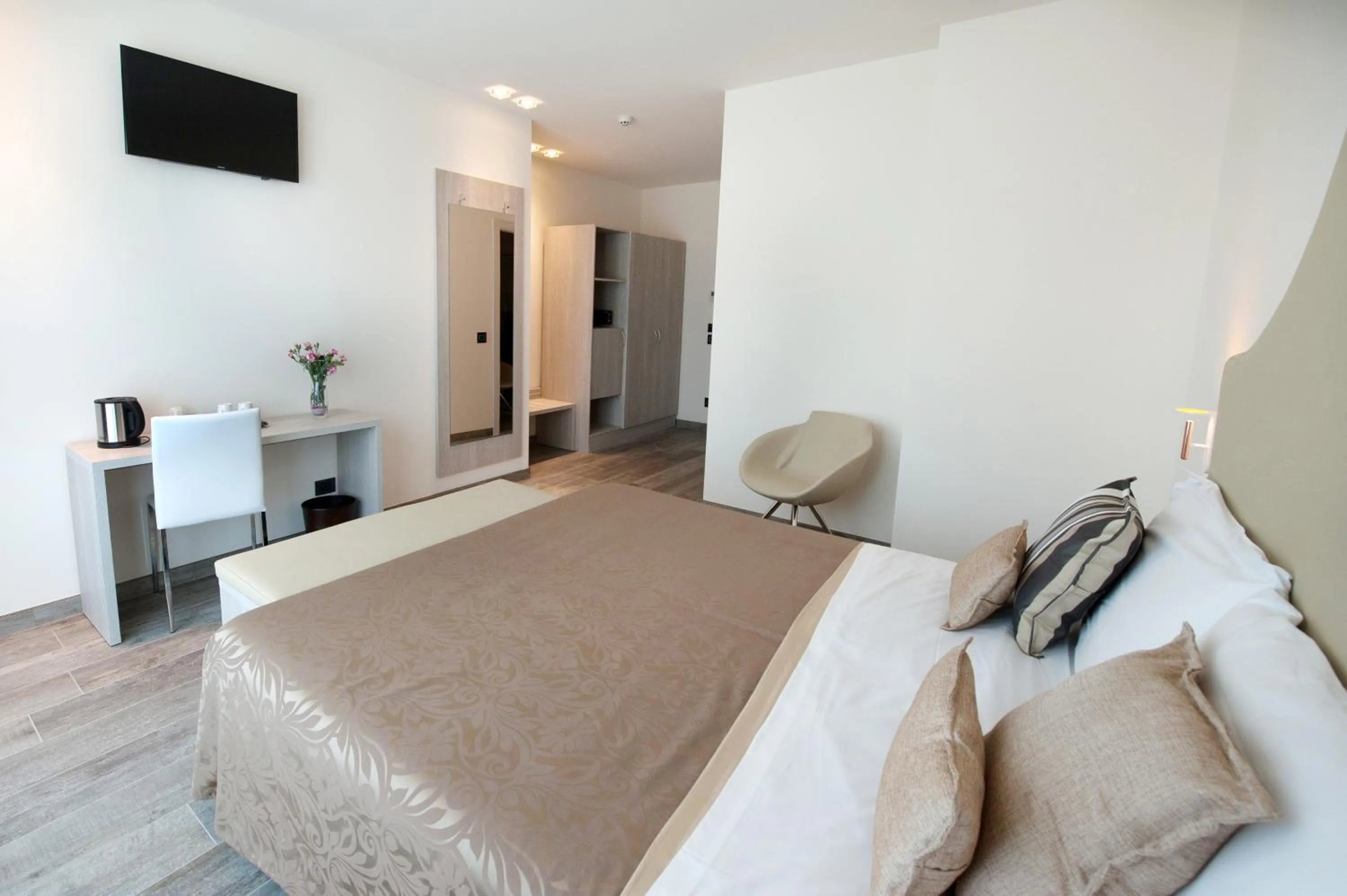 Bedroom, Bed in Amaris