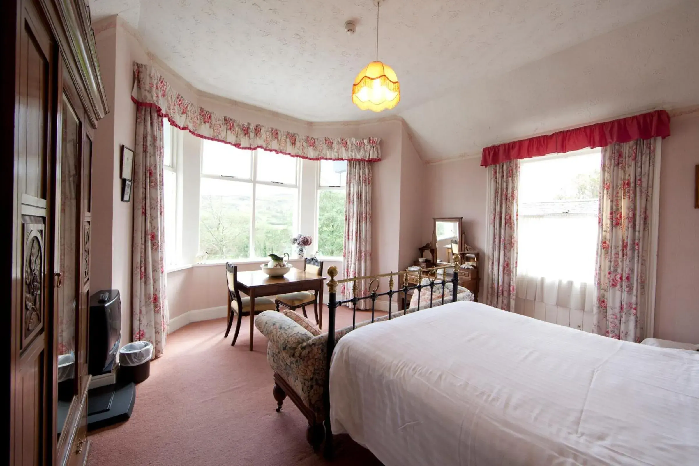 Double Room with Mountain View in Woodhill House Double Room with Mountain View in Woodhill House