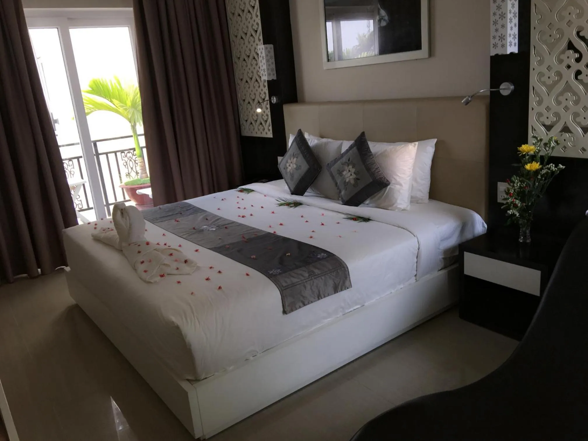 Breakfast, Bed in Muine Sports Hotel