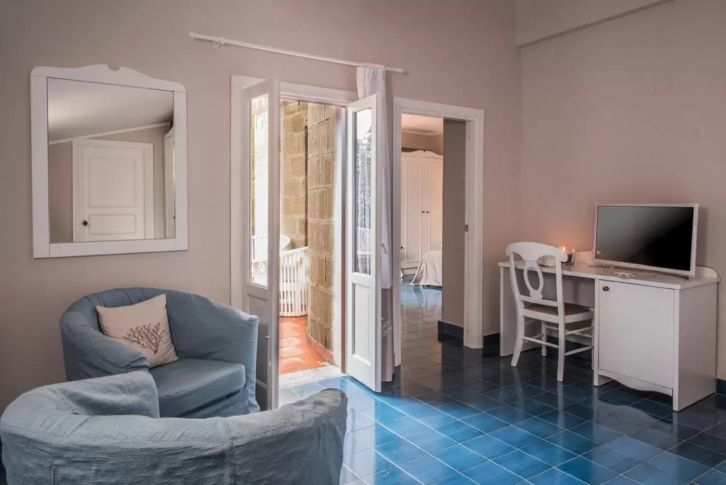 Suite - single occupancy in Hotel Tonnara Trabia Suite - single occupancy in Hotel Tonnara Trabia