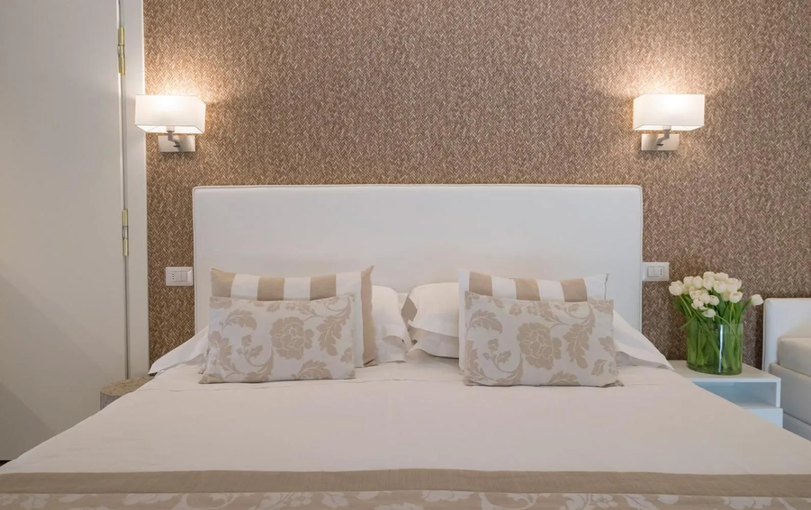 Bed in Hotel Mon Cheri