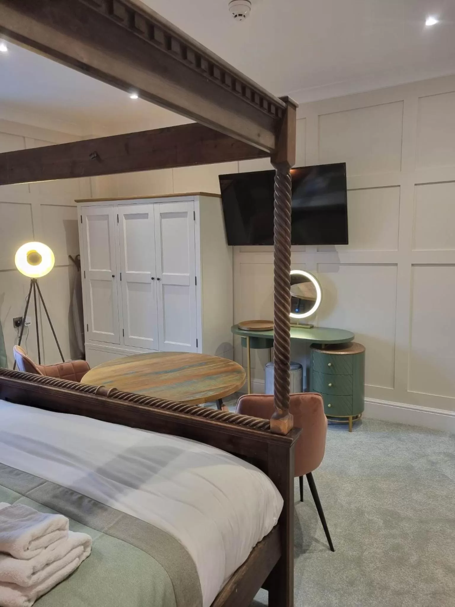 Bedroom, Bed in The Resolution Hotel