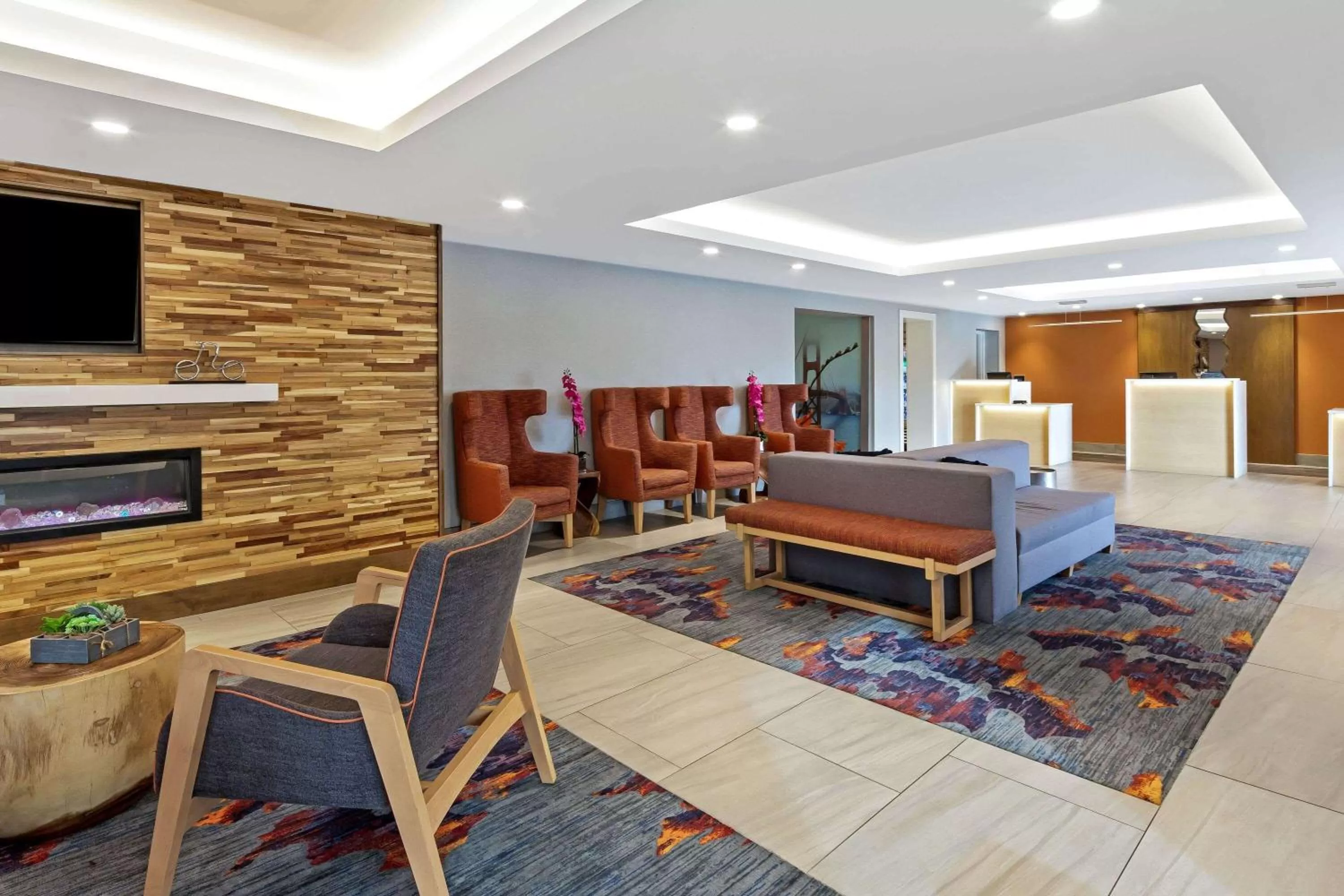 Lobby or reception in La Quinta by Wyndham San Francisco Airport North - Free Airport Shuttle