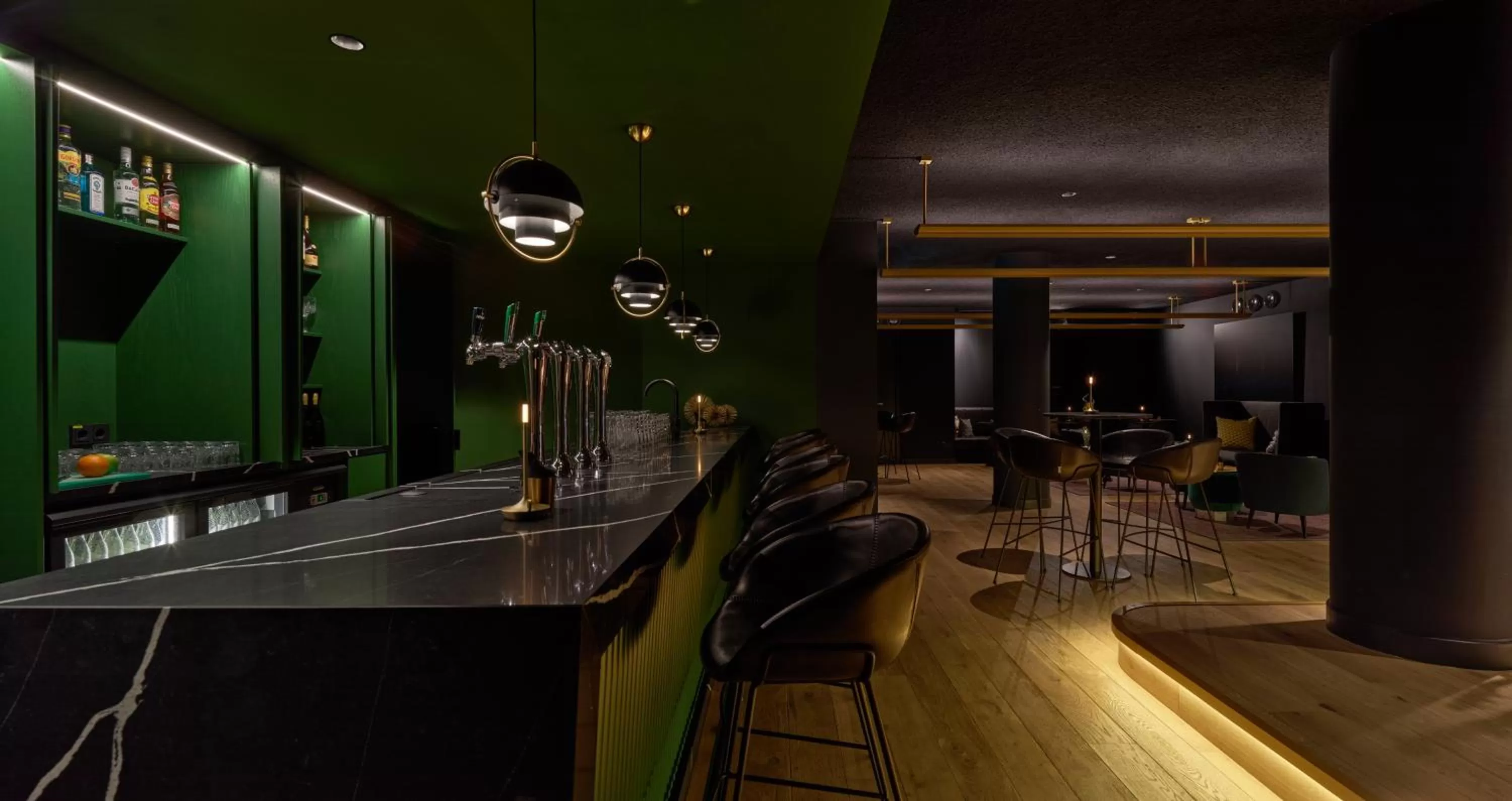 Nightclub / DJ in Eden Hotel Amsterdam