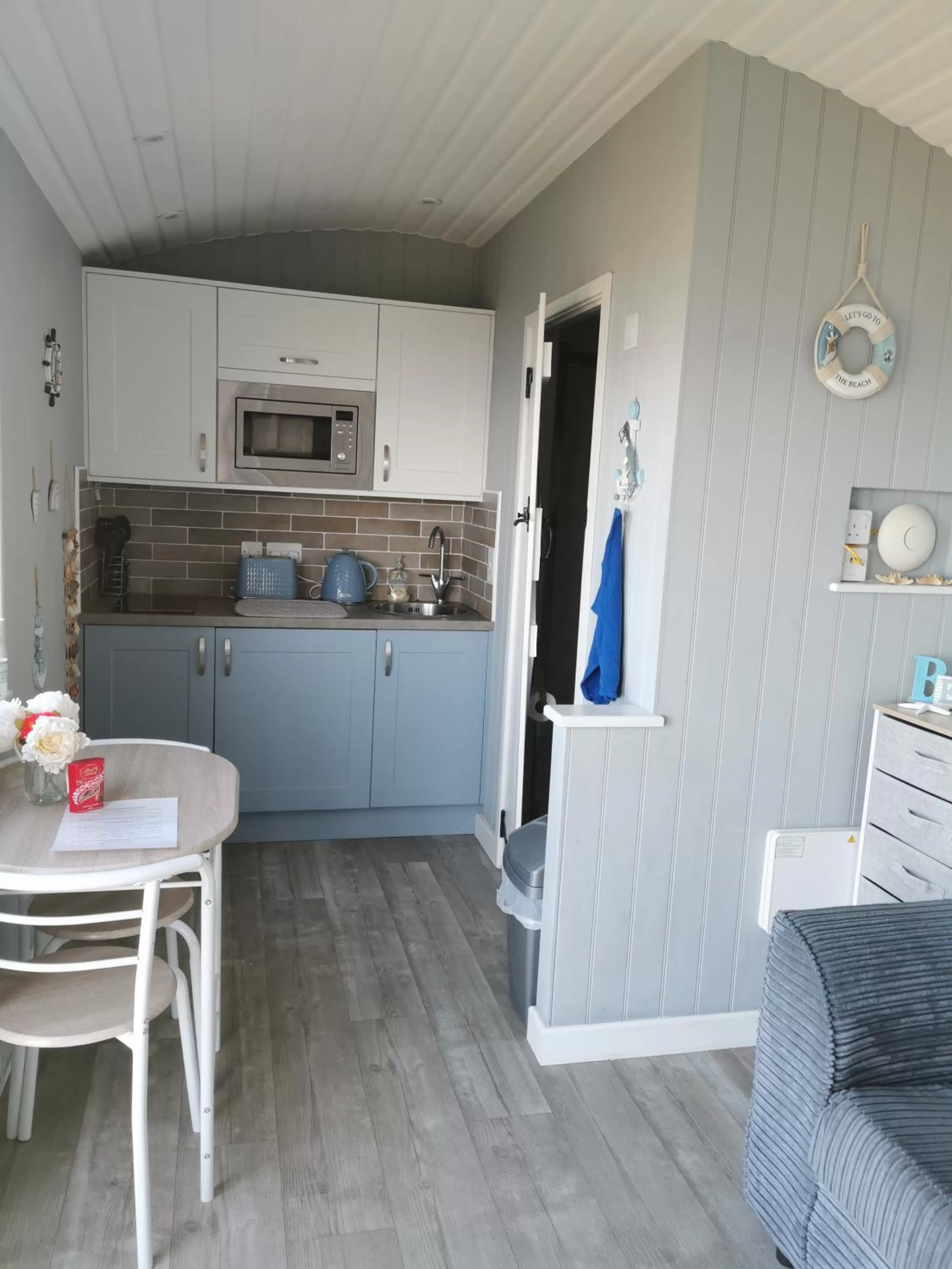 Allibella Shepherds Hut, Amazing Seaview, Private garden, Pet Friendly