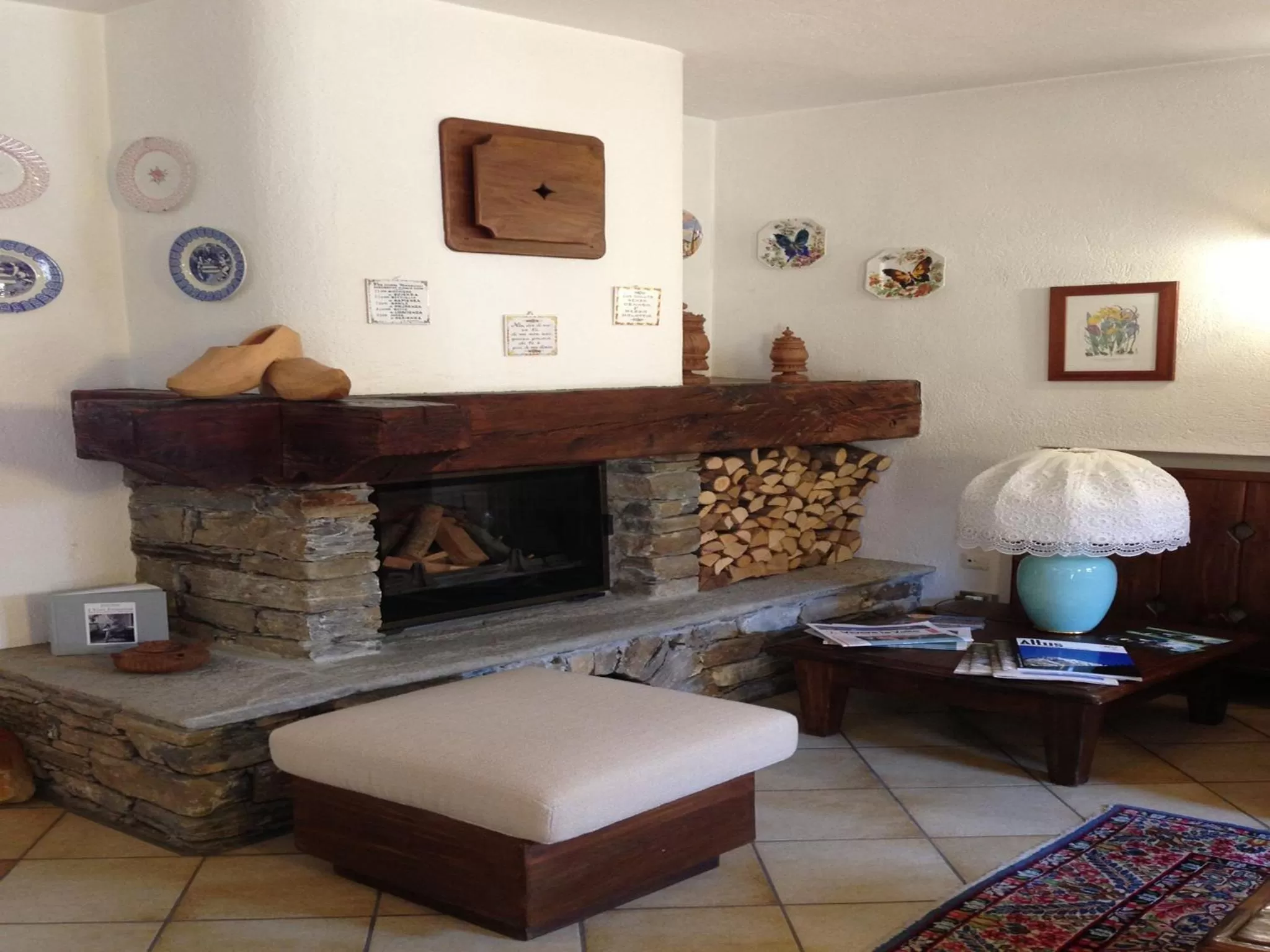 Communal lounge/ TV room in Hotel Triolet