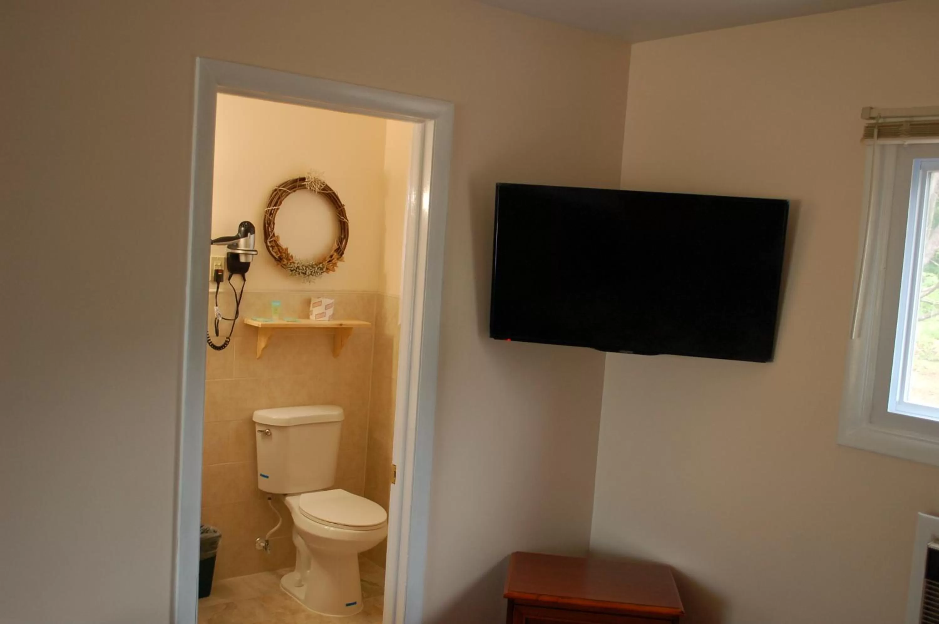 Bathroom in Sara Glen Motel - Saratoga Springs-Glens Falls