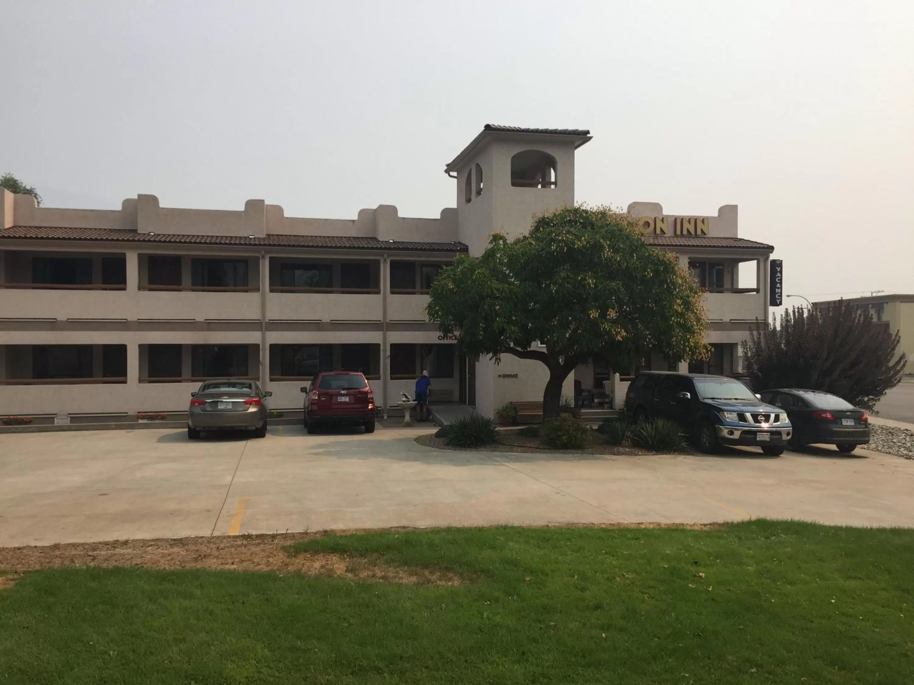 Property building in Avalon Inn