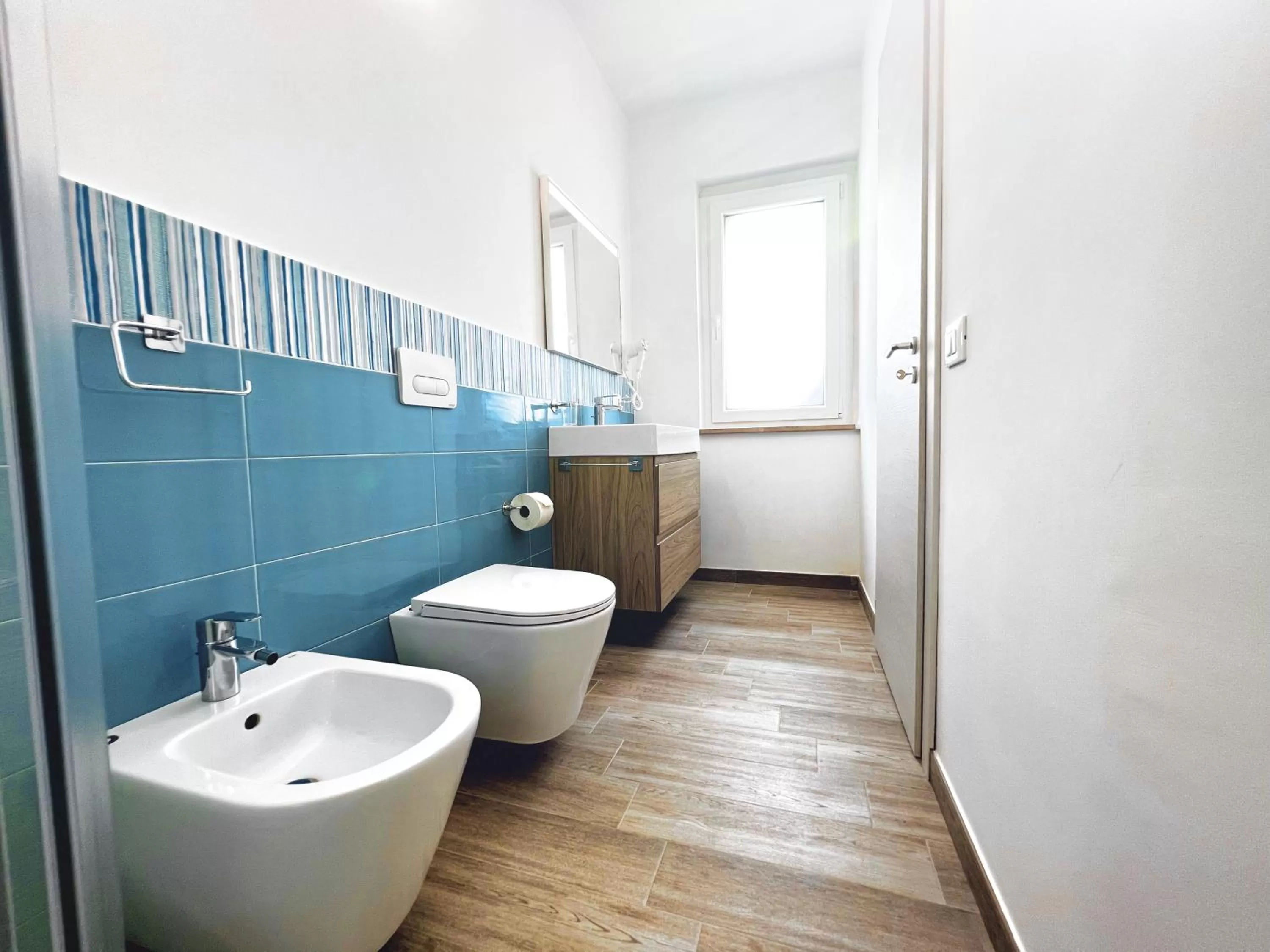 Toilet in Perla Blu Tropea