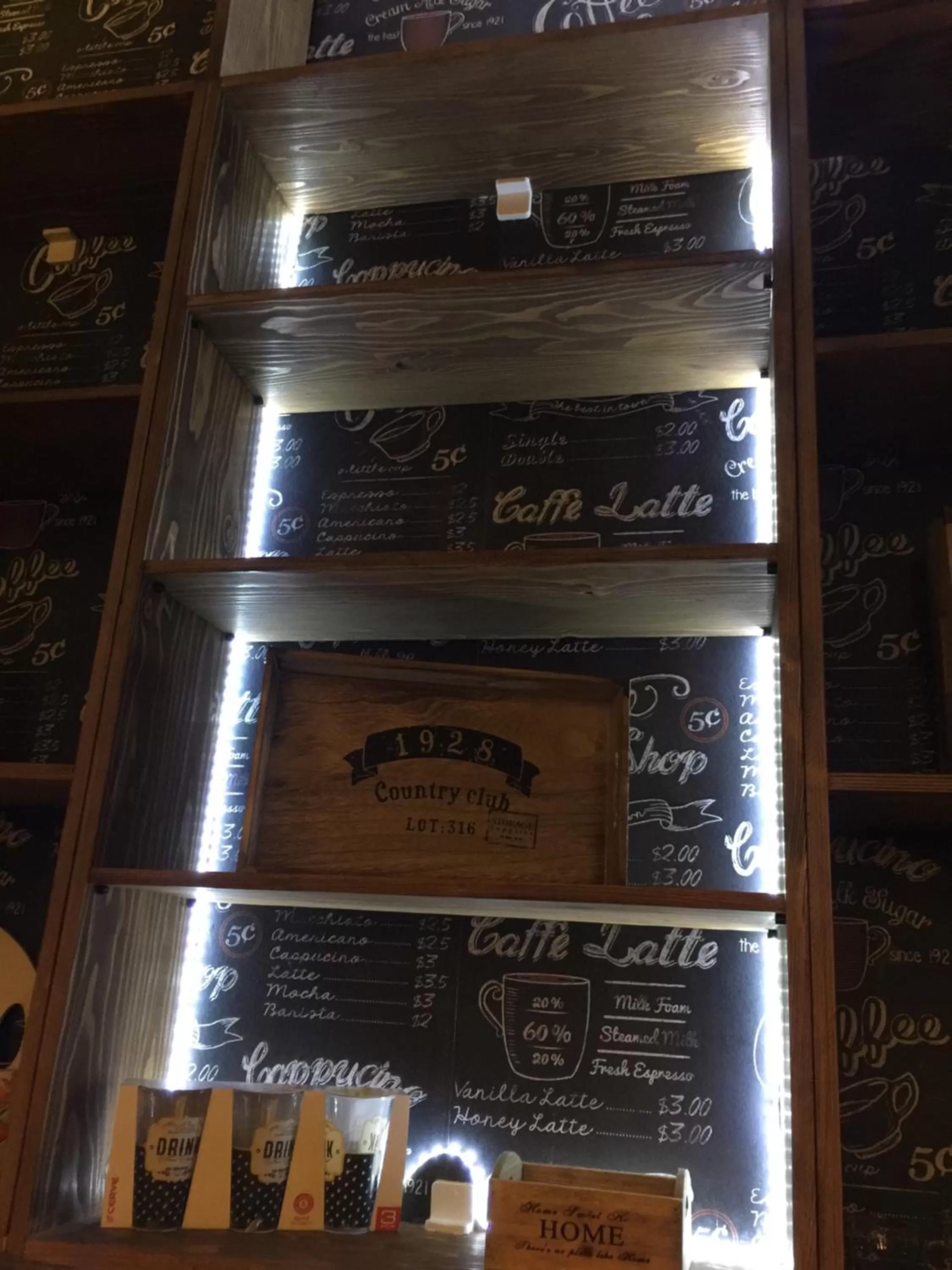 Area and facilities in Villa Nina Hotel & Lounge bar