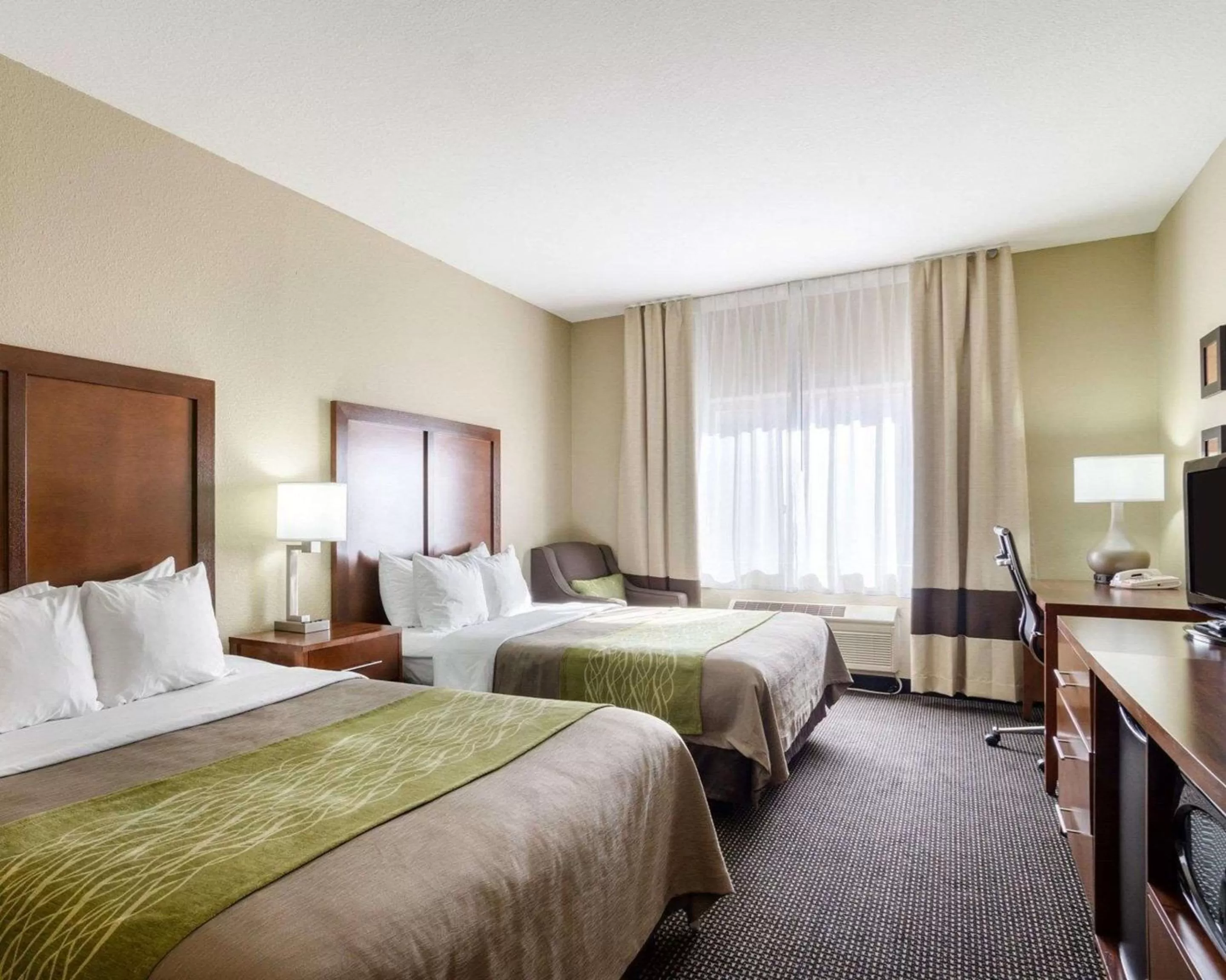 Photo of the whole room, Bed in Comfort Inn Garden City