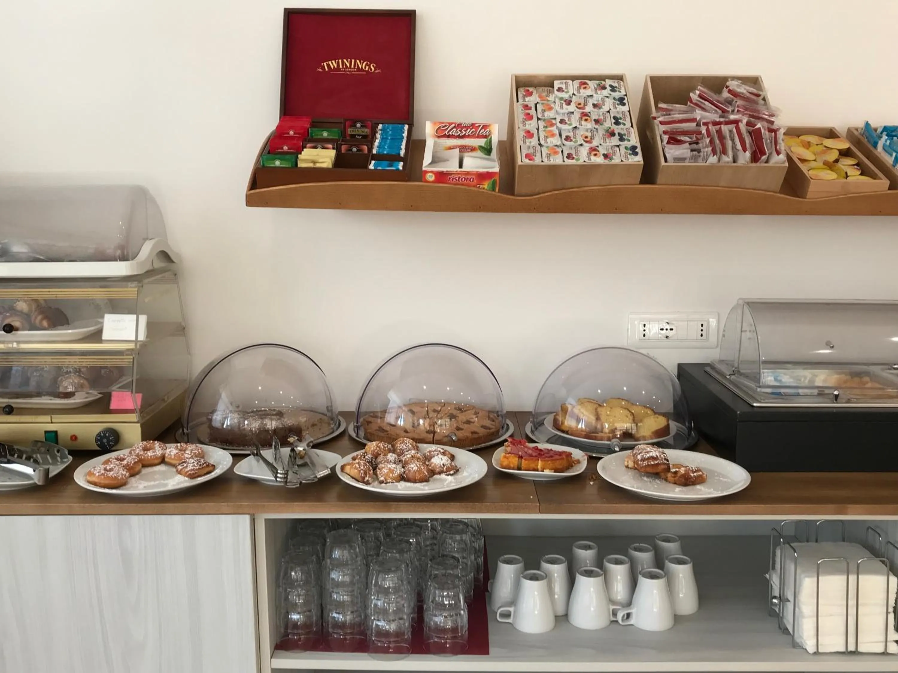 Restaurant/places to eat in Hotel Amalfi