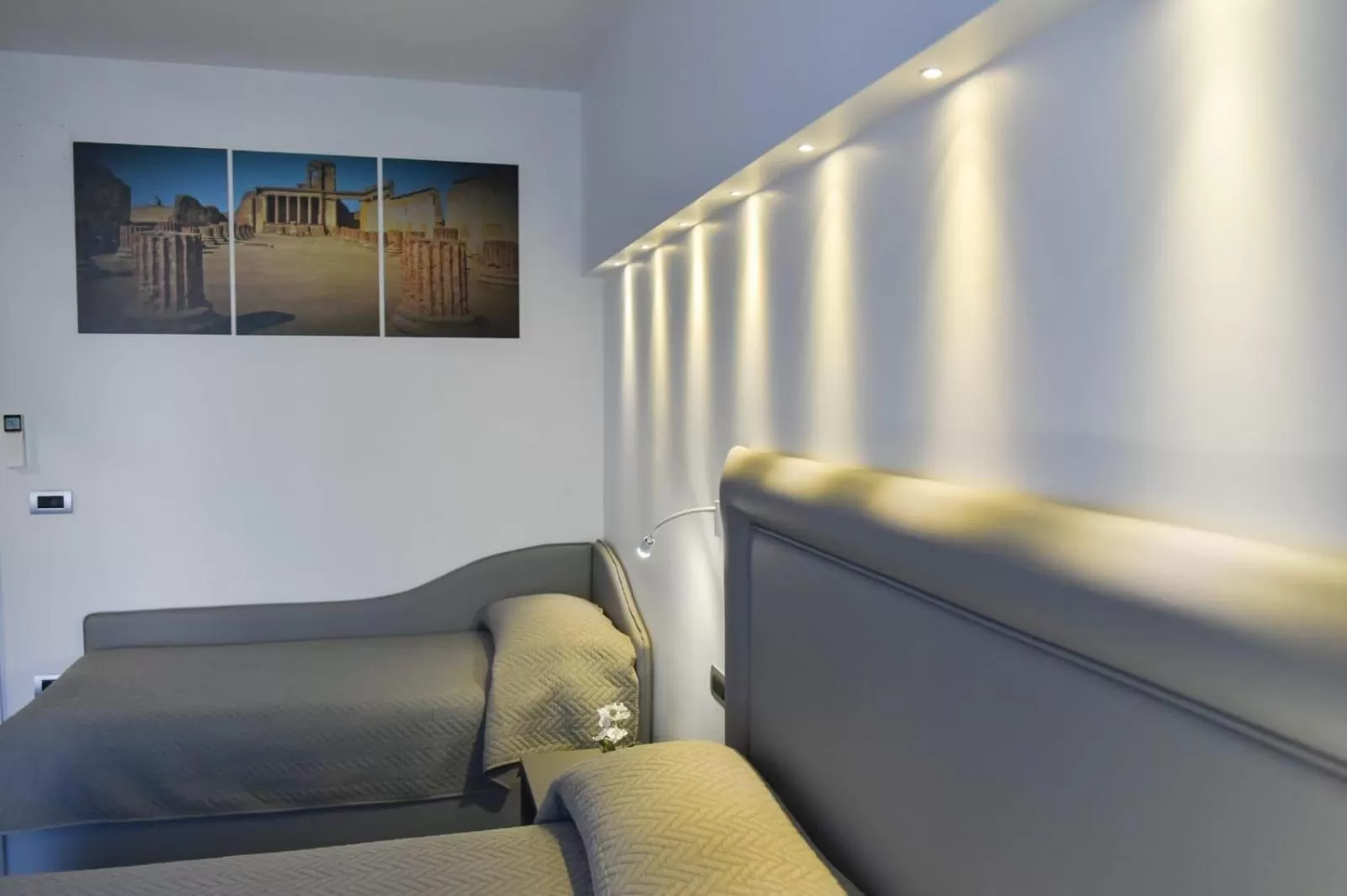 Bed in Pompei Inn Ruins B&B Luxury Suite