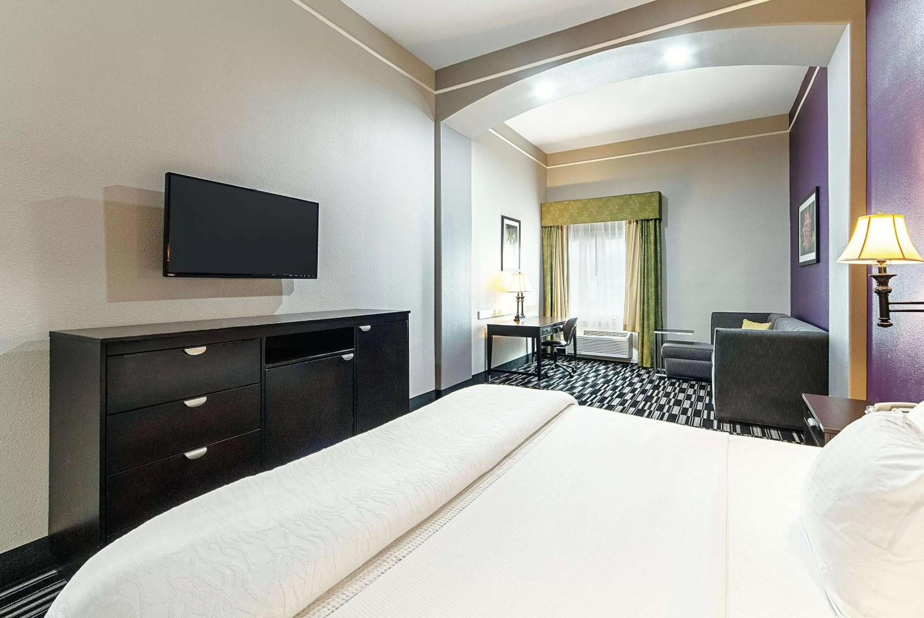 Photo of the whole room, Bed in La Quinta by Wyndham Alamo-McAllen East